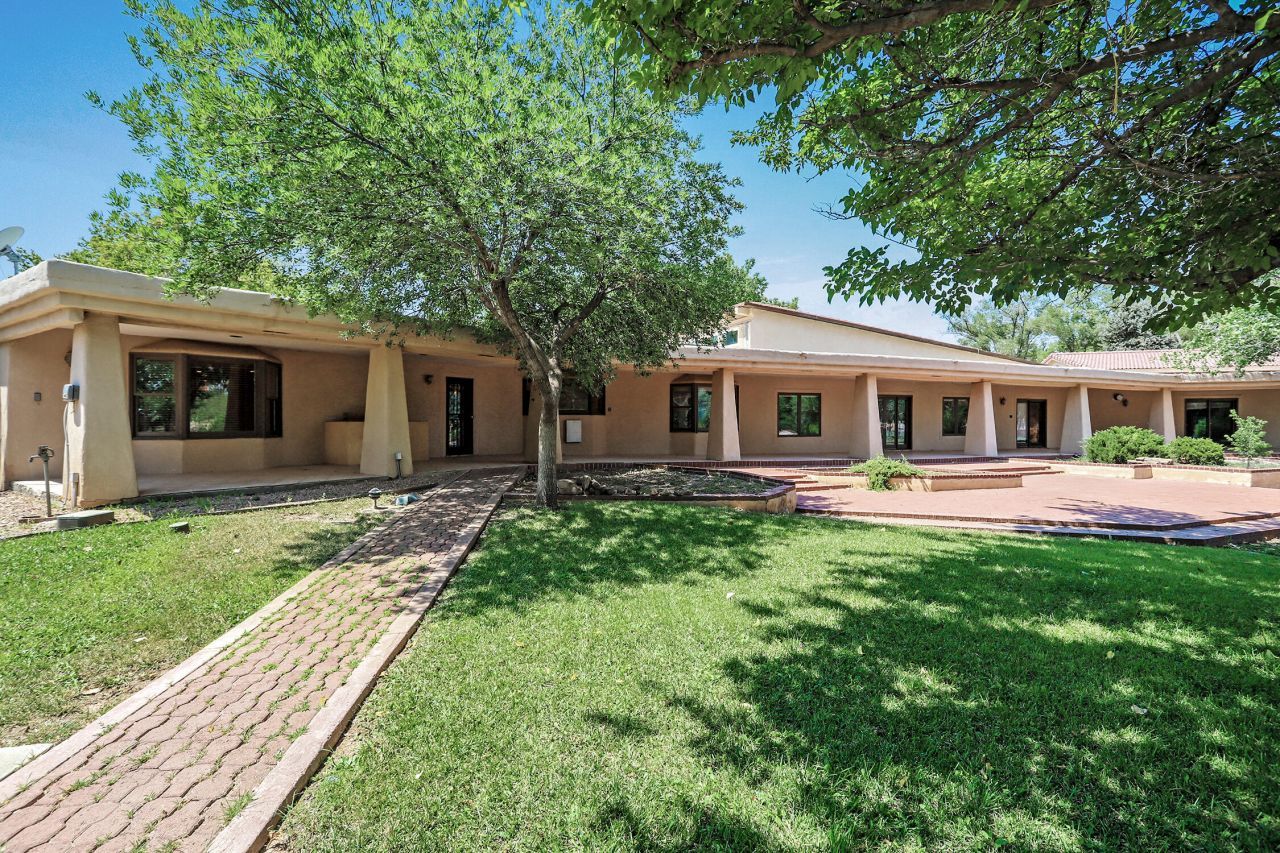 Los Ranchos, New Mexico, 87107, United States, 5 Bedrooms Bedrooms, ,5 BathroomsBathrooms,Residential,For Sale,1900994
