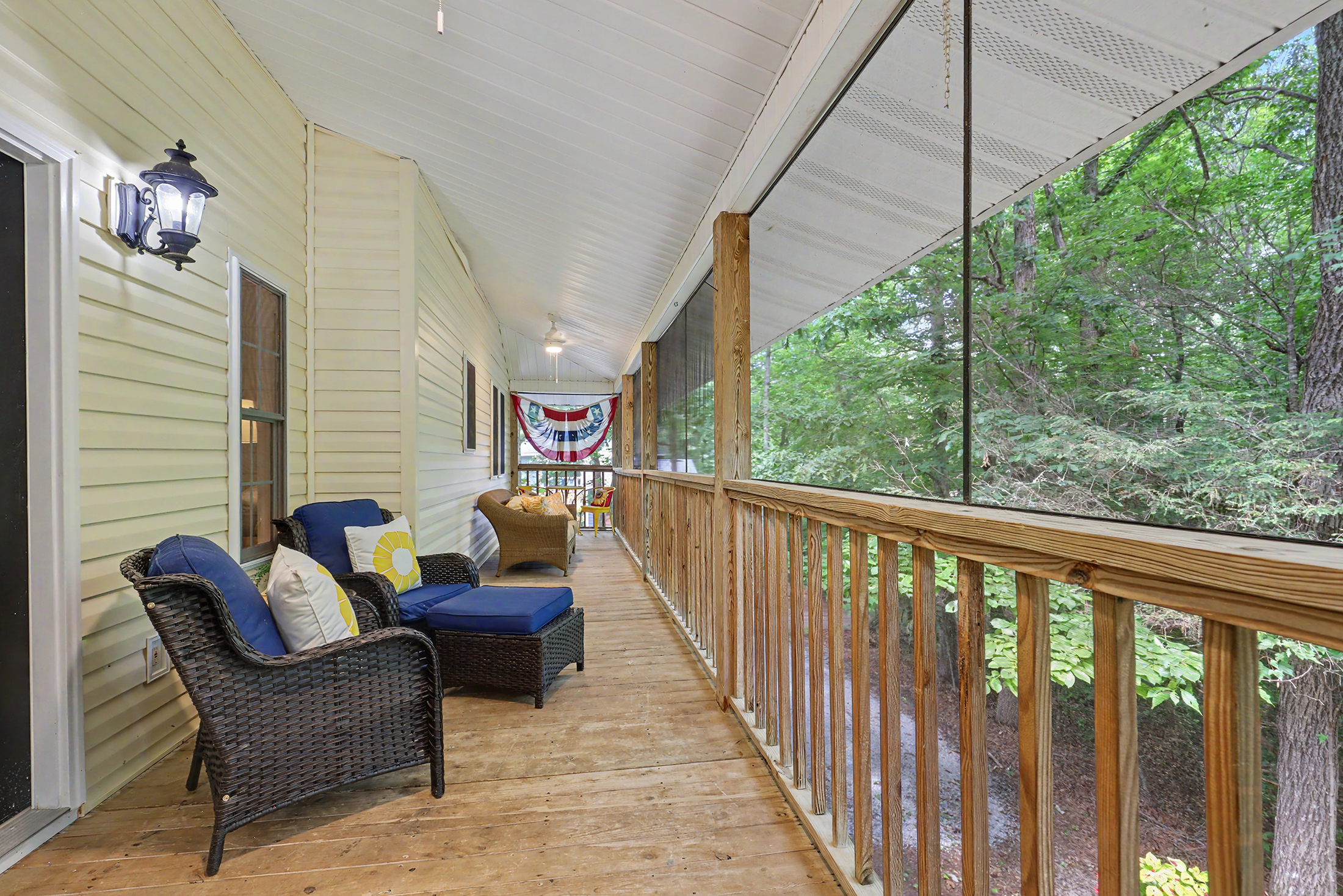  Inviting Cottage Blends a Scenic Mountain Retreat and Easy Lake Living - 物件實景