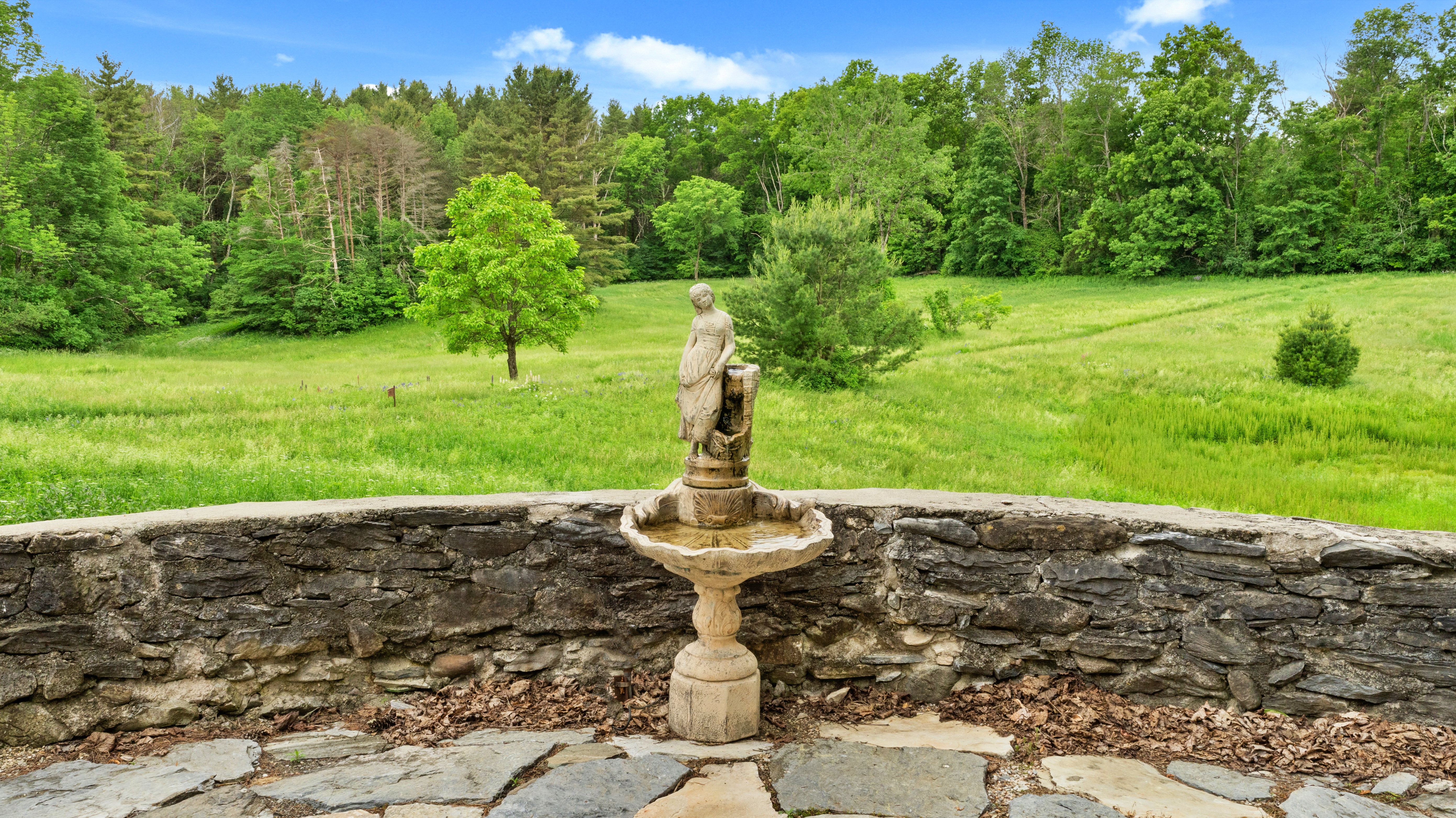  13-Acre Historic Estate with Modern Upgrades + Barn & Studio - 物件實景