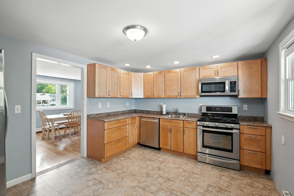 Tewksbury, Massachusetts, 01876, United States, 3 Bedrooms Bedrooms, ,2 BathroomsBathrooms,Residential,For Sale,1938994