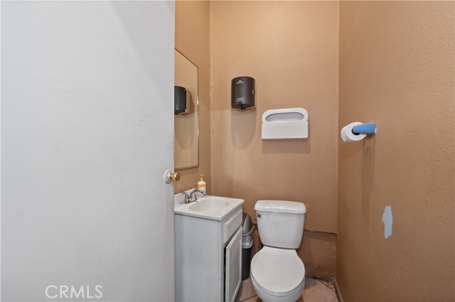 Los Angeles, California, 90044, United States, 2 Bedrooms Bedrooms, ,Residential,For Sale,1869360