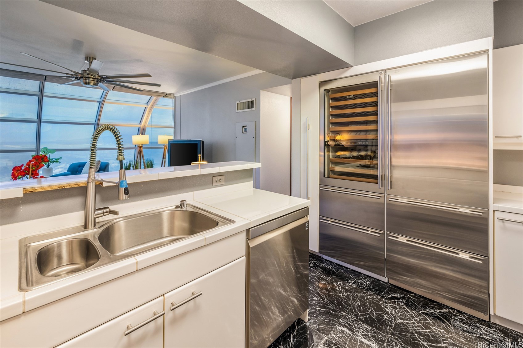 Honolulu, Hawaii, 96813, United States, 2 Bedrooms Bedrooms, ,2 BathroomsBathrooms,Residential,For Sale,1995772