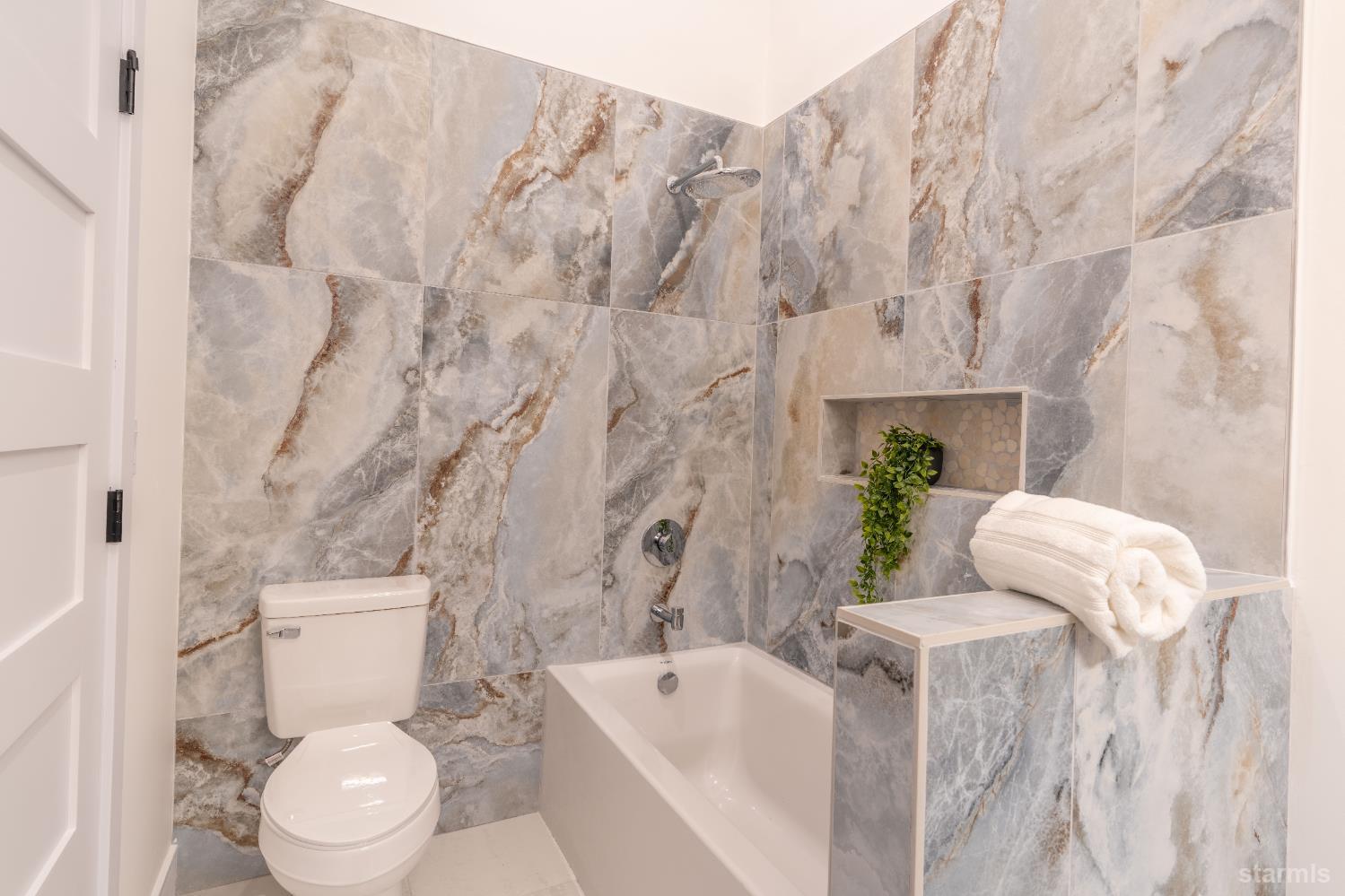 South Lake Tahoe, California, 96150, United States, 3 Bedrooms Bedrooms, ,3 BathroomsBathrooms,Residential,For Sale,1988066