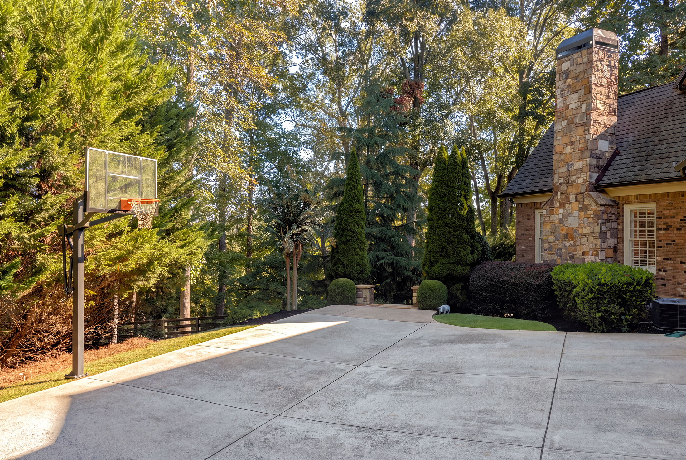  Located Within the Gated Greystone Farms Community in Milton - 物件實景