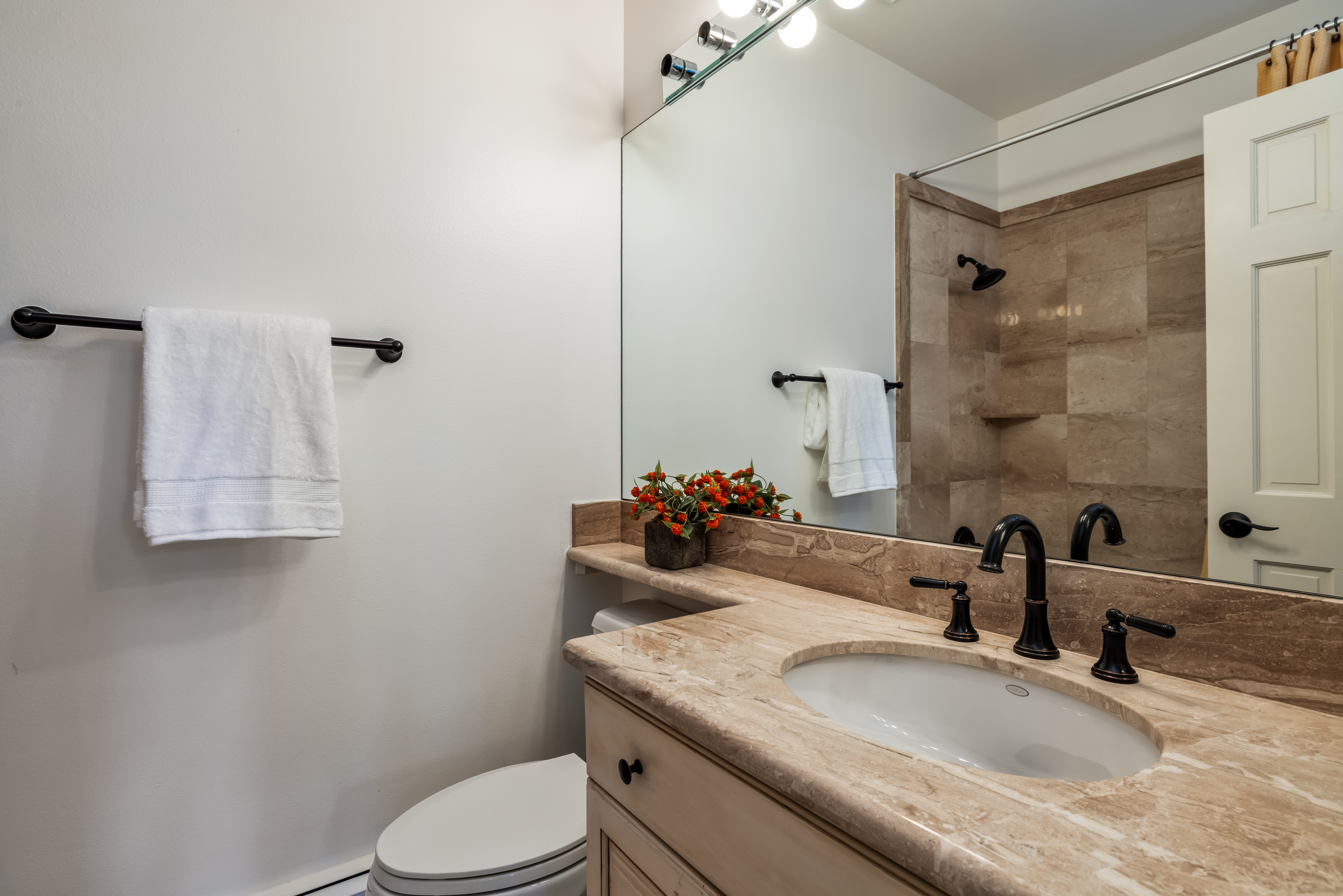  2080 Meadow Brook Drive Offers a Rare Blend of Privacy, and Mountain Living - 物件實景