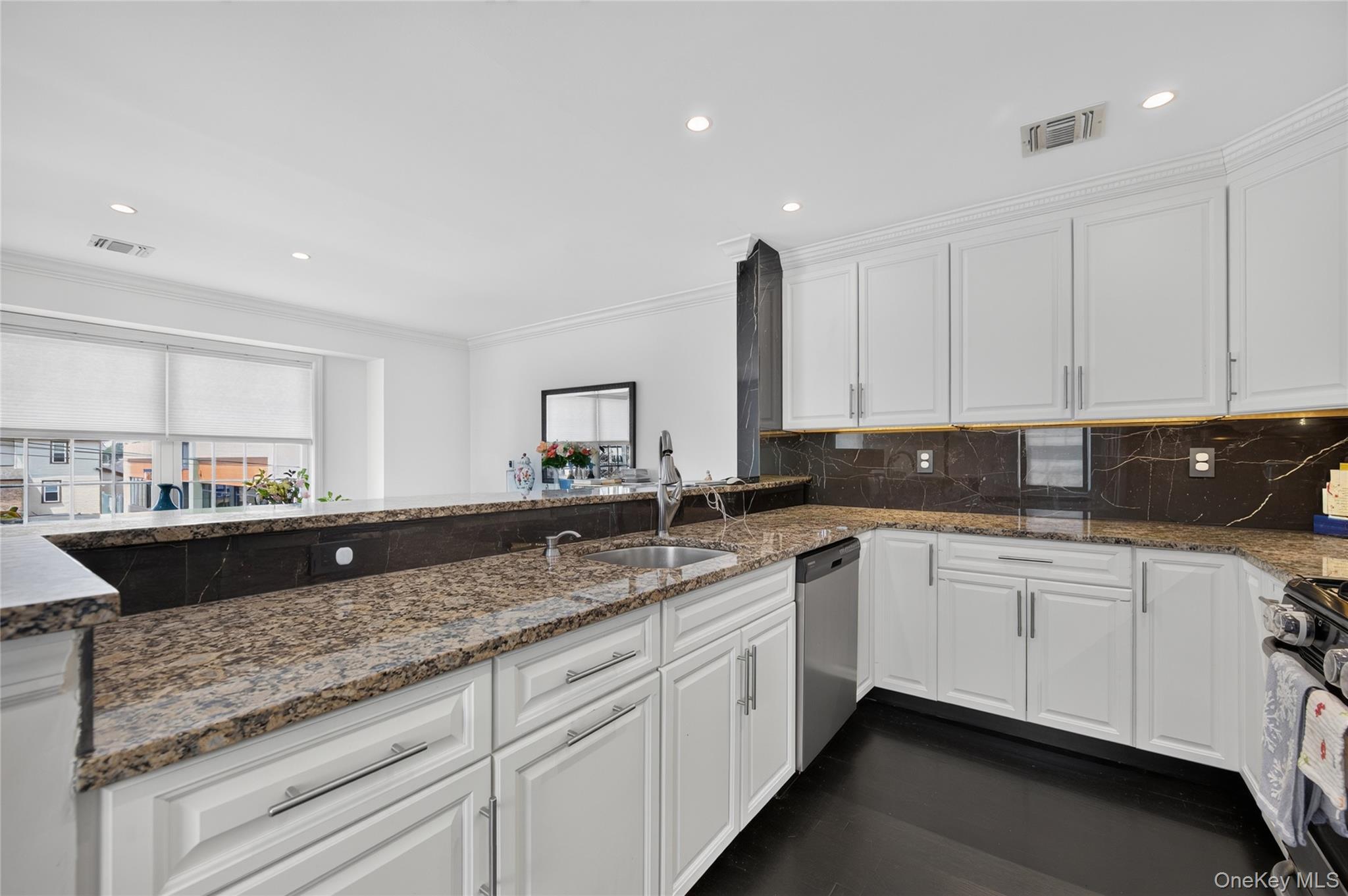  1 Koch Place, Carle Place, NY, 11514 - 物件實景