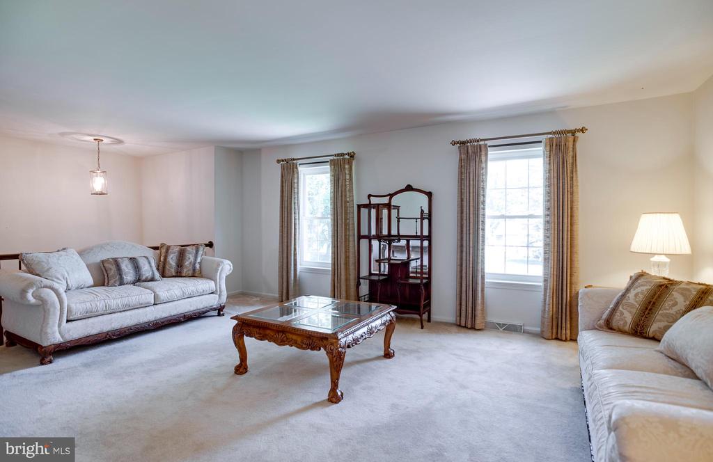 Warrenton, Virginia, 20187, United States, 3 Bedrooms Bedrooms, ,3 BathroomsBathrooms,Residential,For Sale,2049291