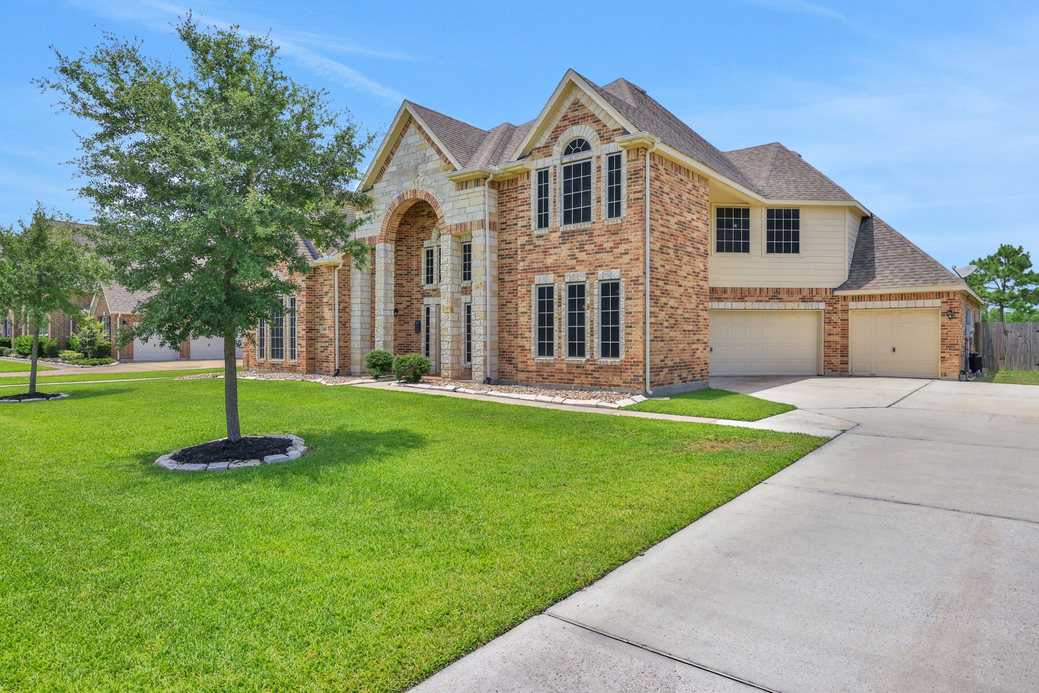 Mont Belvieu, Texas, 77523, United States, 5 Bedrooms Bedrooms, ,4 BathroomsBathrooms,Residential,For Sale,1906104