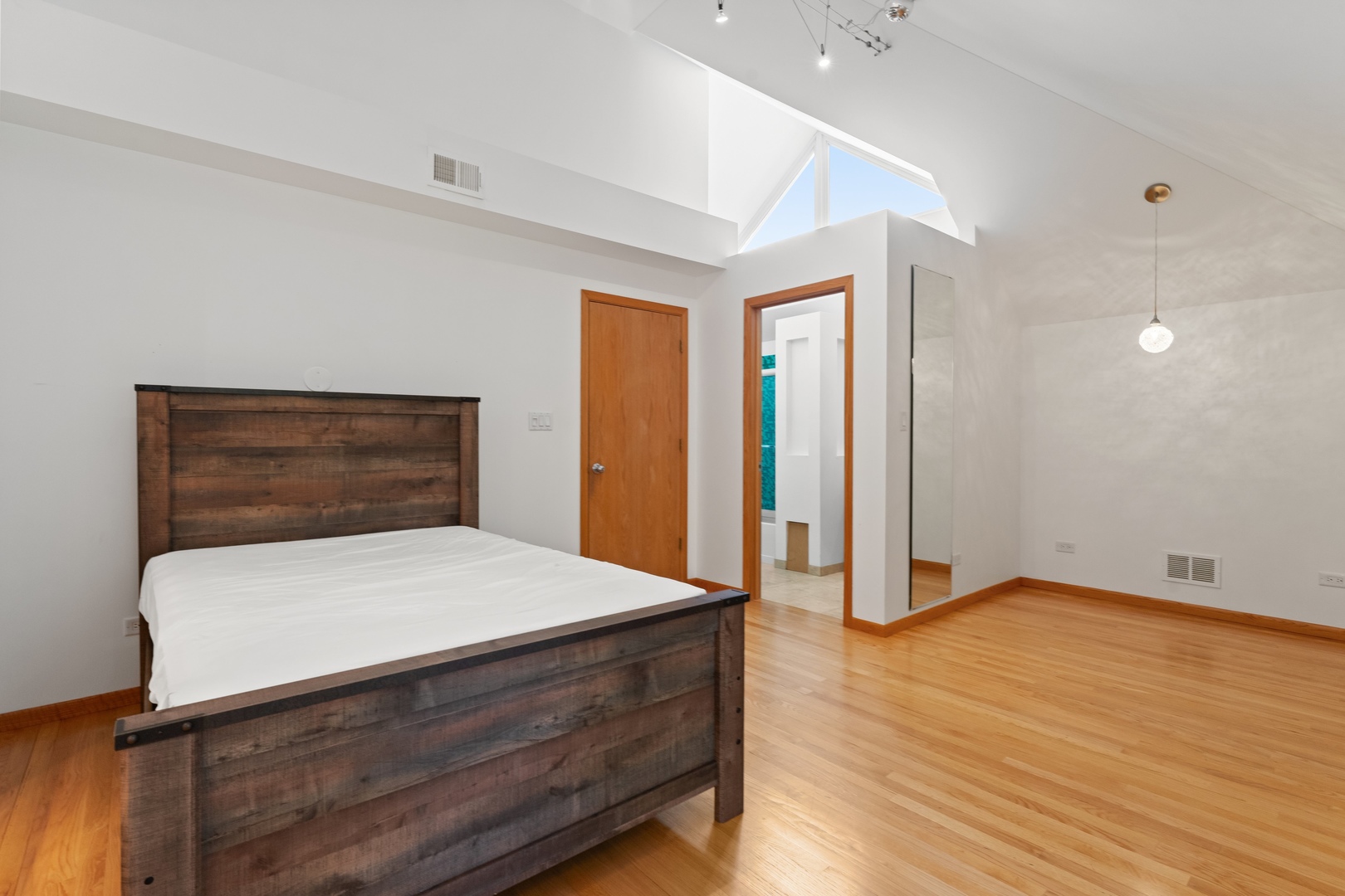 Northbrook, Illinois, 60062, United States, 5 Bedrooms Bedrooms, ,5 BathroomsBathrooms,Residential,For Sale,1987752