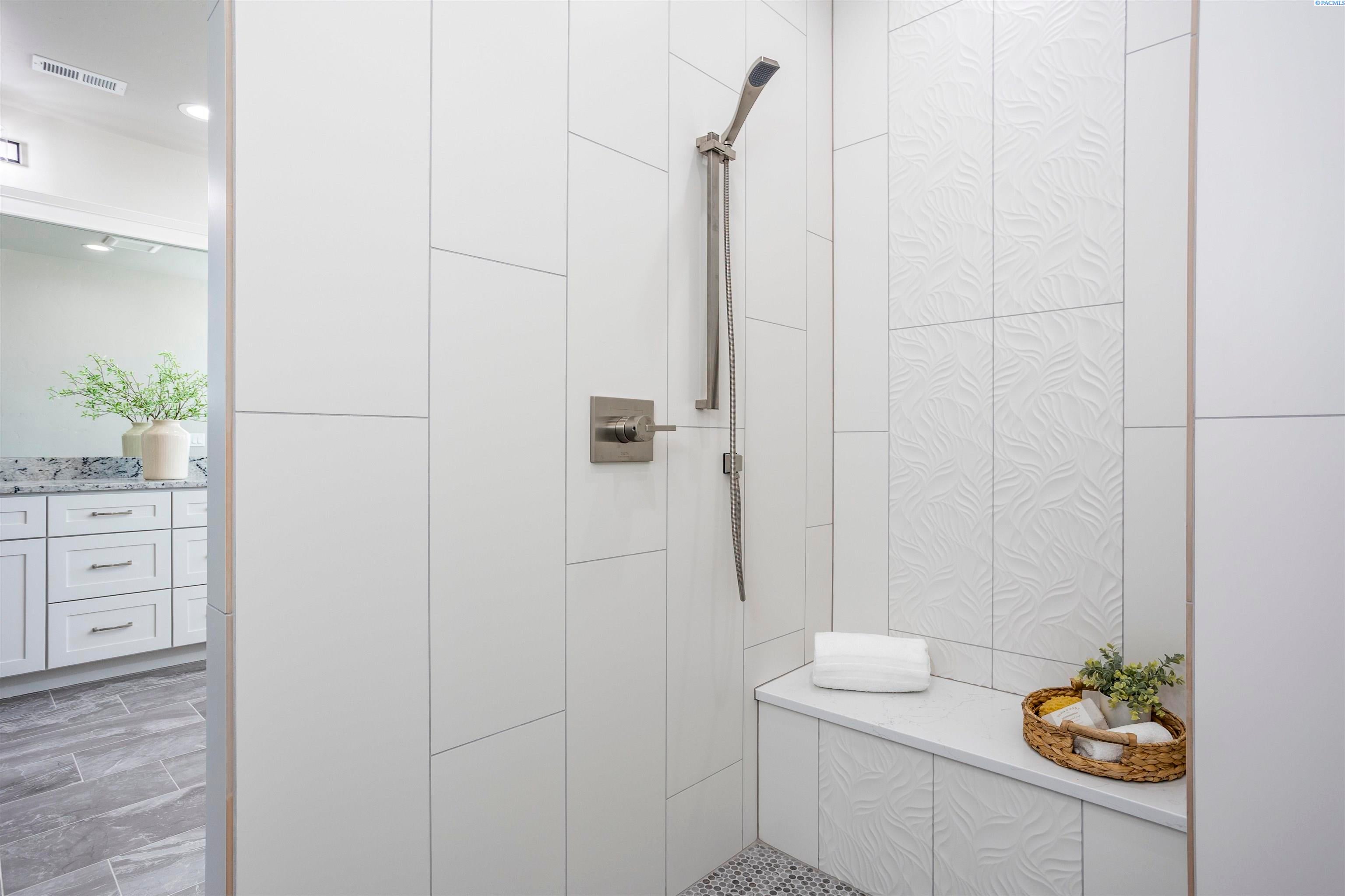 Pasco, Washington, 99301, United States, 4 Bedrooms Bedrooms, ,4 BathroomsBathrooms,Residential,For Sale,1979457