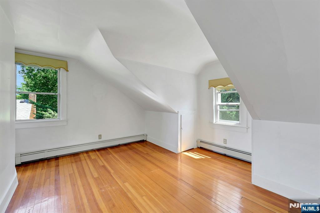Leonia, New Jersey, 07605, United States, 5 Bedrooms Bedrooms, ,4 BathroomsBathrooms,Residential,For Sale,1934270