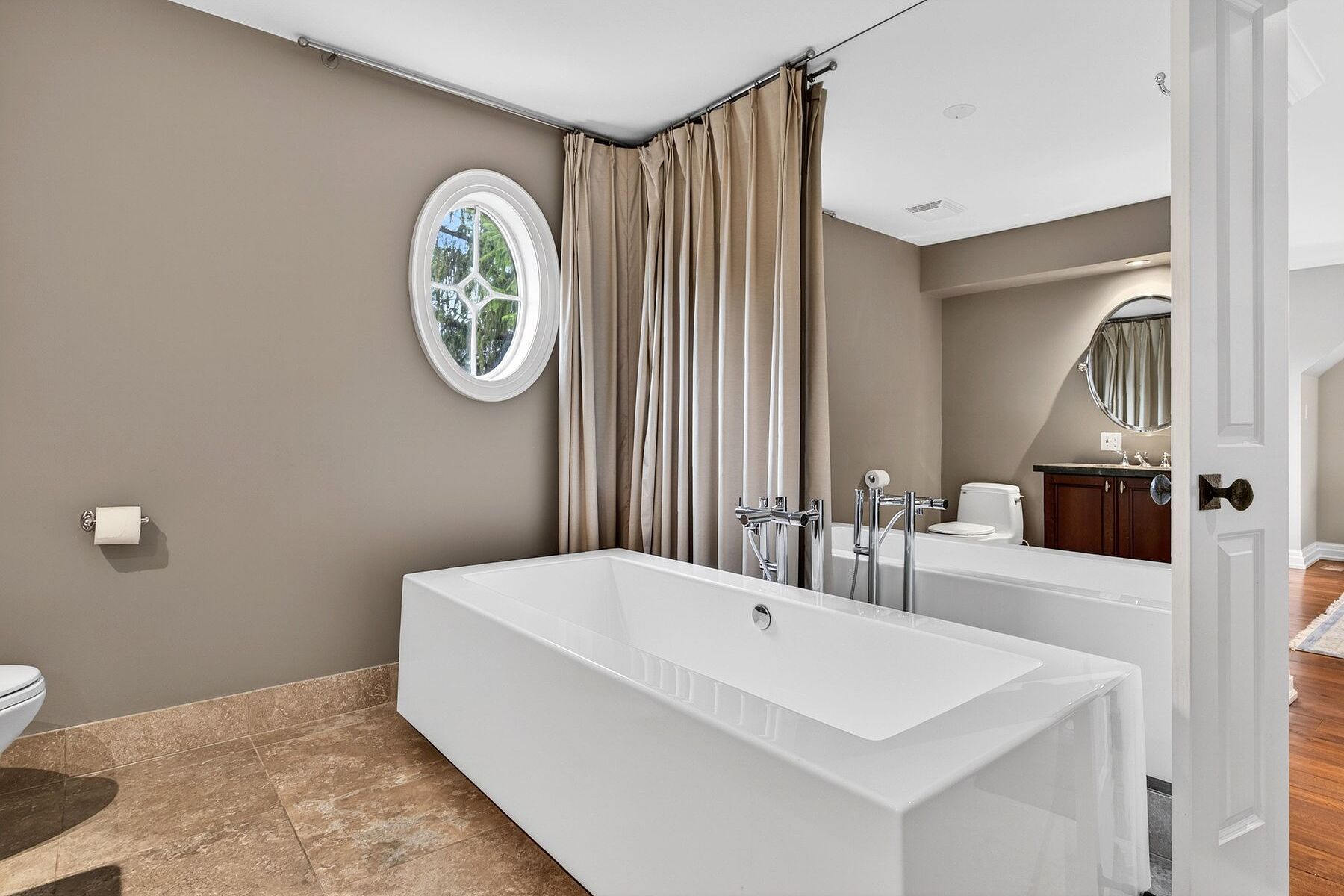  Aldershot Lakeside Elegance - 物件實景