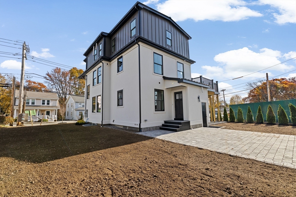 Boston, Massachusetts, 02132, United States, 3 Bedrooms Bedrooms, ,2 BathroomsBathrooms,Residential,For Sale,1991771