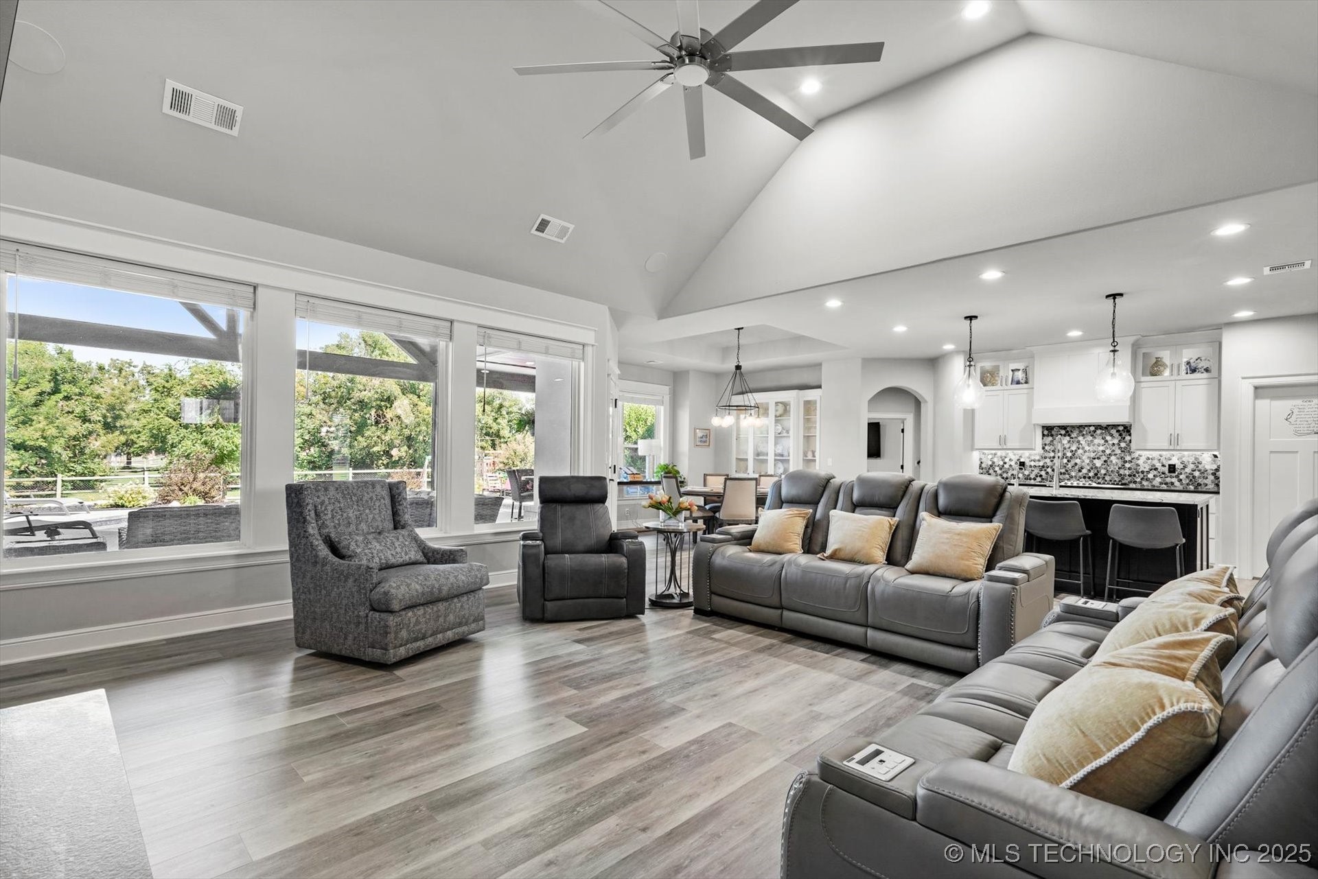 Owasso, Oklahoma, 74055, United States, 3 Bedrooms Bedrooms, ,4 BathroomsBathrooms,Residential,For Sale,1986225