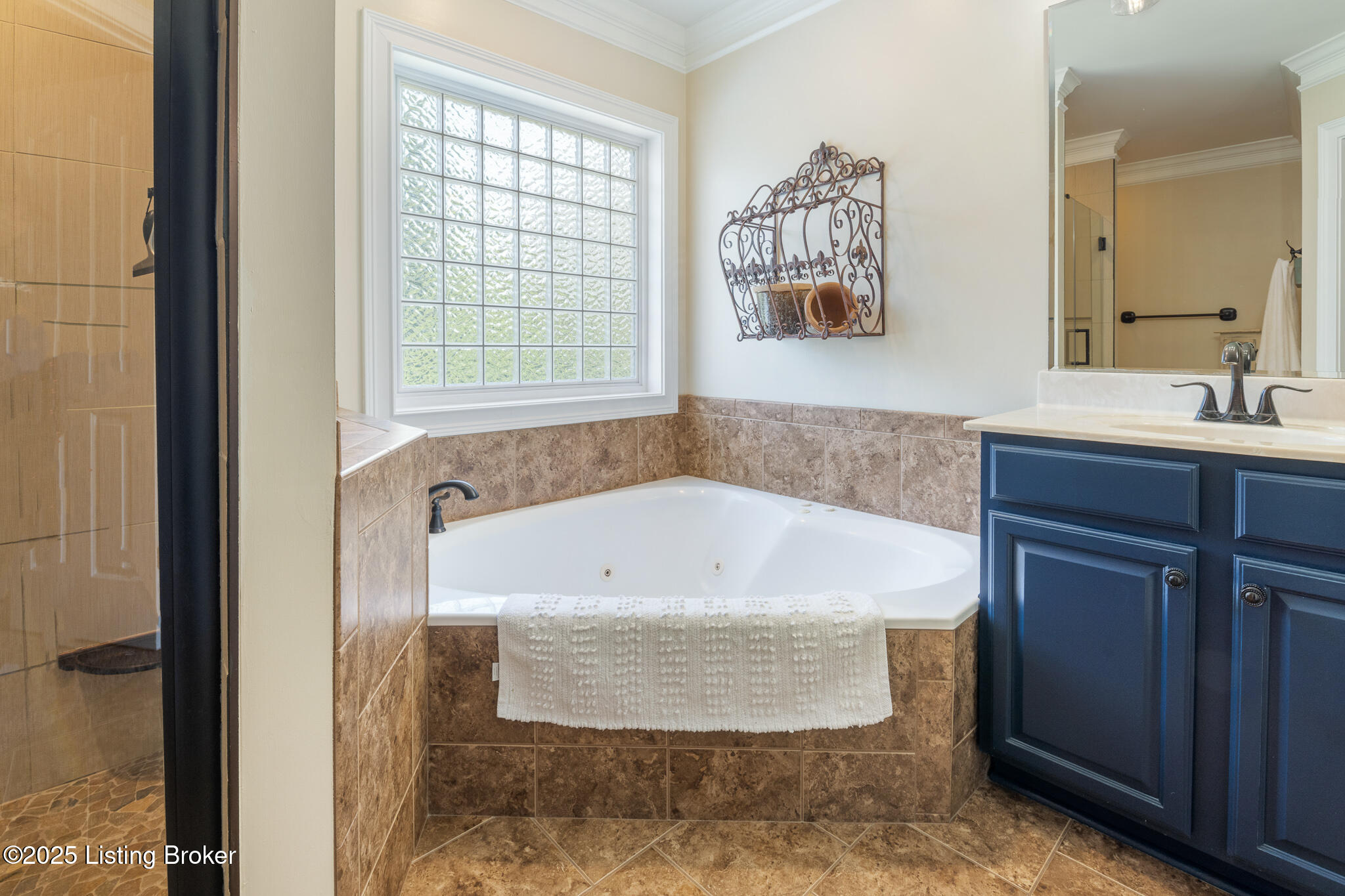 Crestwood, Kentucky, 40014, United States, 6 Bedrooms Bedrooms, ,5 BathroomsBathrooms,Residential,For Sale,1908239