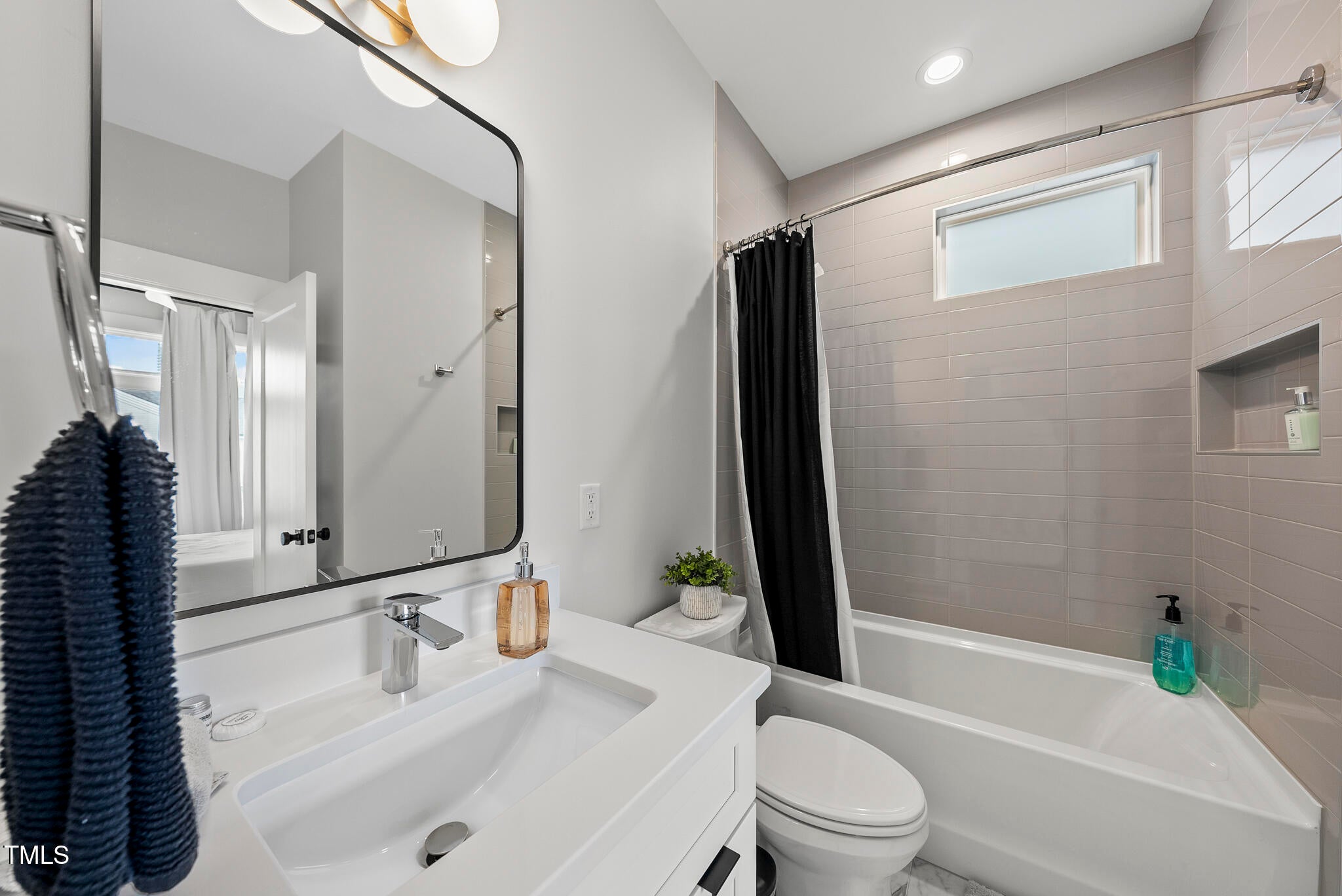 Raleigh, North Carolina, 27601, United States, 4 Bedrooms Bedrooms, ,4 BathroomsBathrooms,Residential,For Sale,1793176