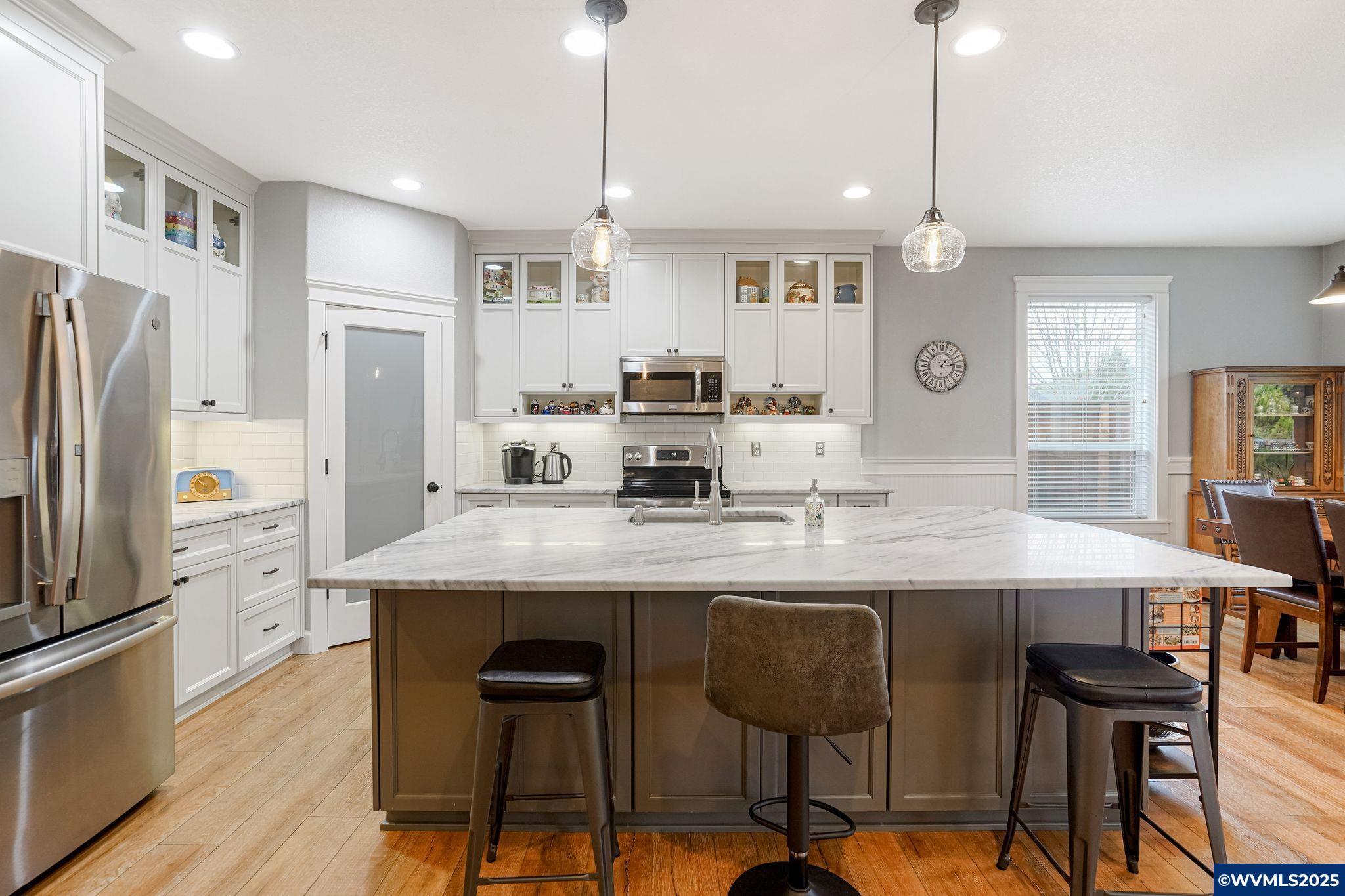 Dallas, Oregon, 97338, United States, 4 Bedrooms Bedrooms, ,2 BathroomsBathrooms,Residential,For Sale,1991904