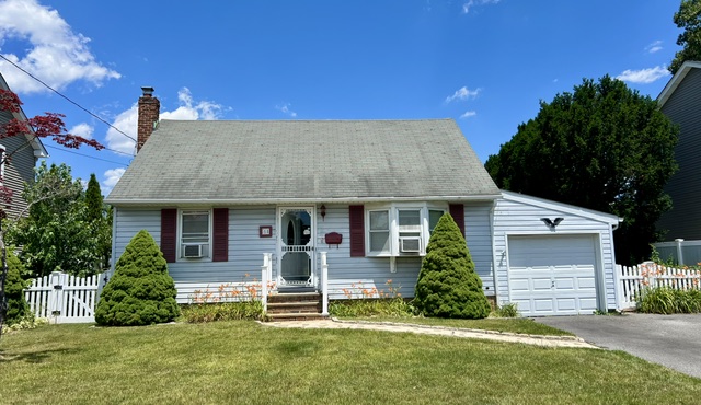 Plymouth Rd, Massapequa, NY 11758