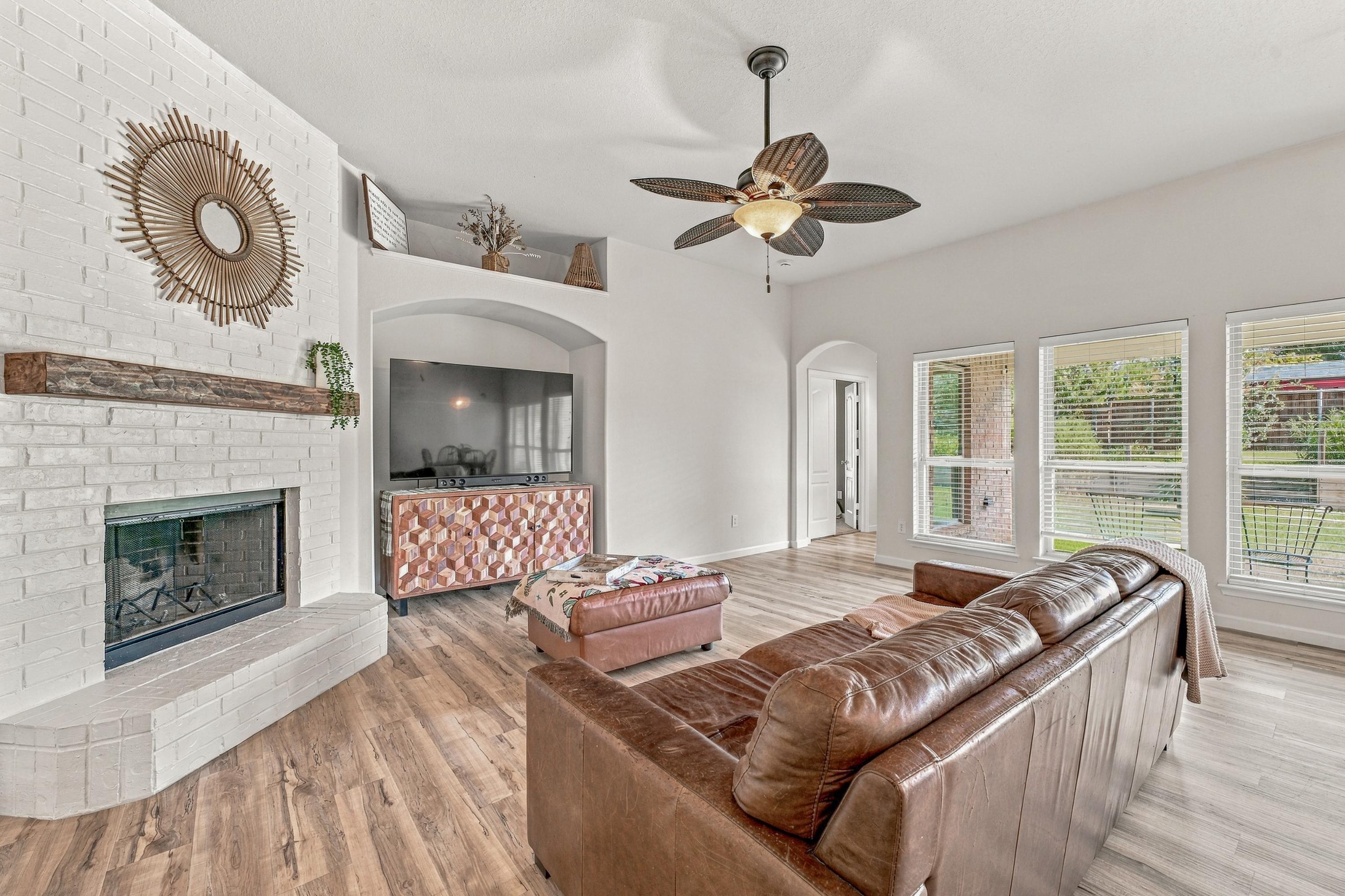  3128 Meandering Way, Granbury, TX, 76049 - 物件實景