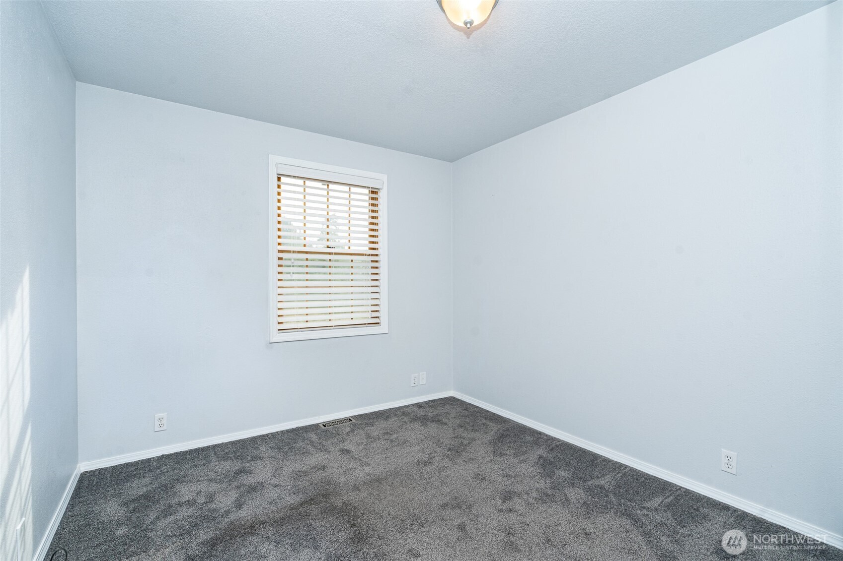 Winlock, Washington, 98596, United States, 3 Bedrooms Bedrooms, ,2 BathroomsBathrooms,Residential,For Sale,2015352