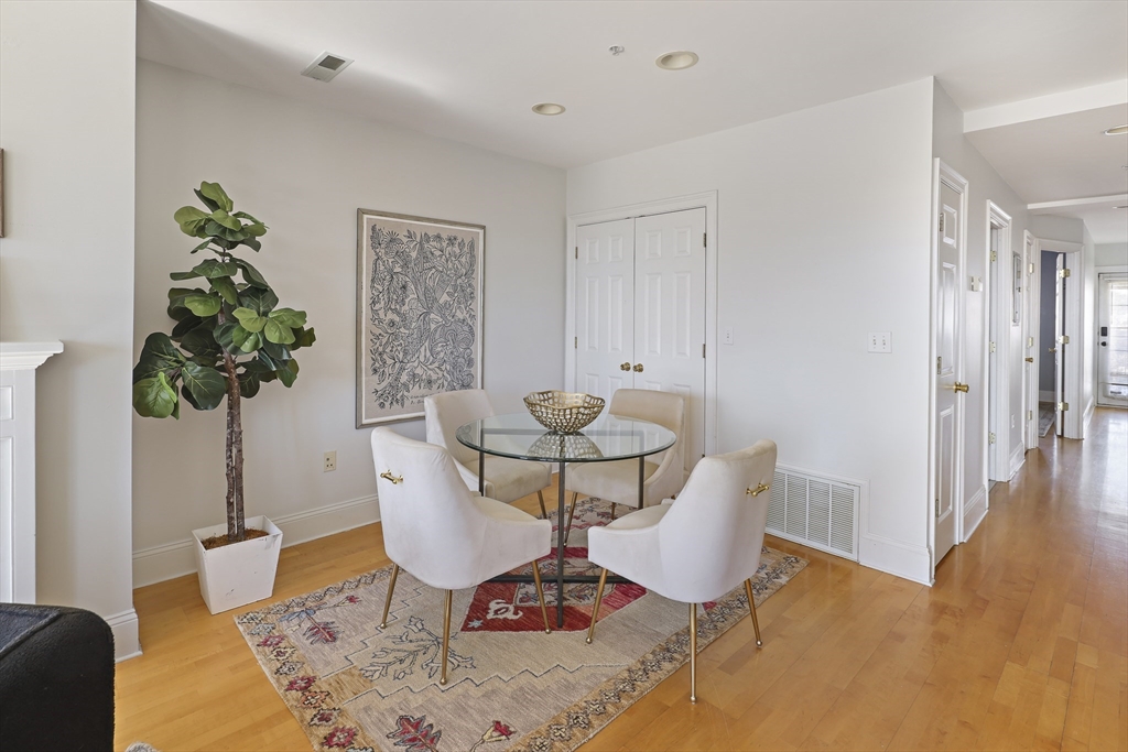 Boston, Massachusetts, 02127, United States, 2 Bedrooms Bedrooms, ,2 BathroomsBathrooms,Residential,For Sale,1940923