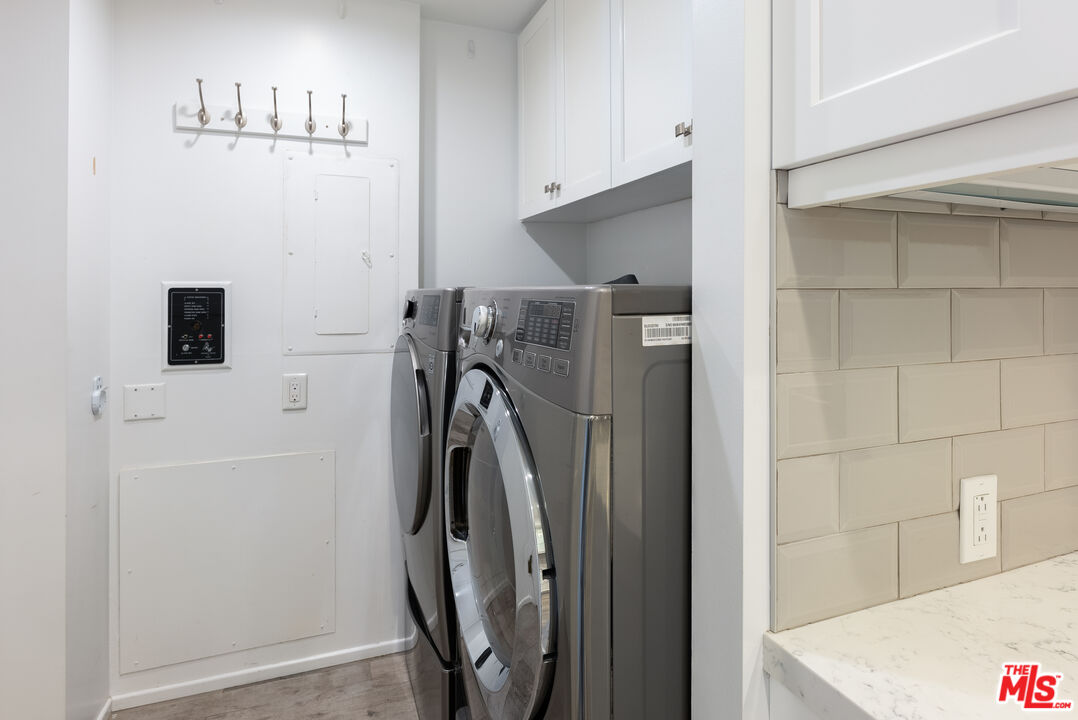 Los Angeles, California, 90024, United States, 2 Bedrooms Bedrooms, ,3 BathroomsBathrooms,Residential,For Sale,1883580