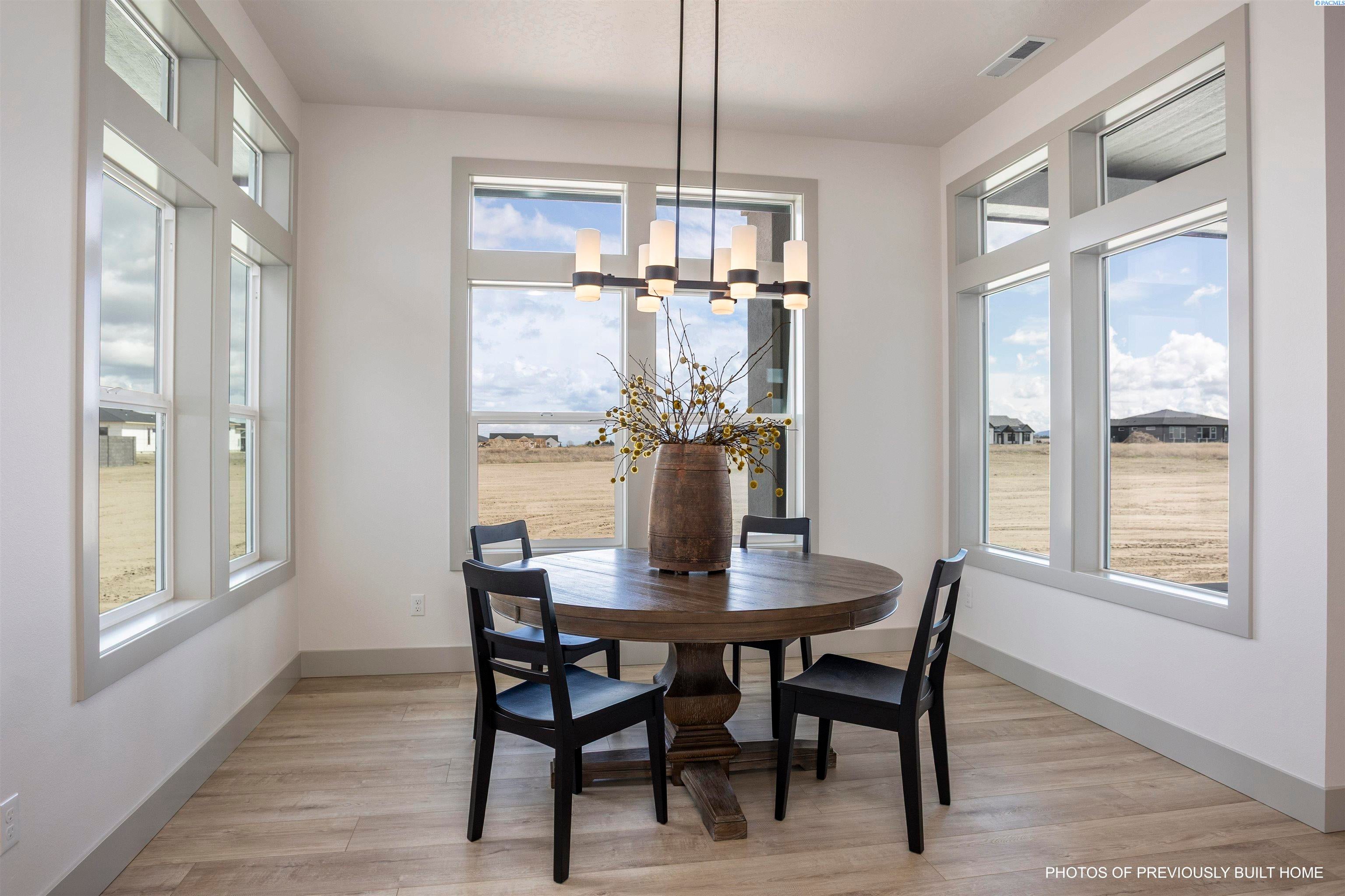 Pasco, Washington, 99301, United States, 4 Bedrooms Bedrooms, ,2 BathroomsBathrooms,Residential,For Sale,1981786