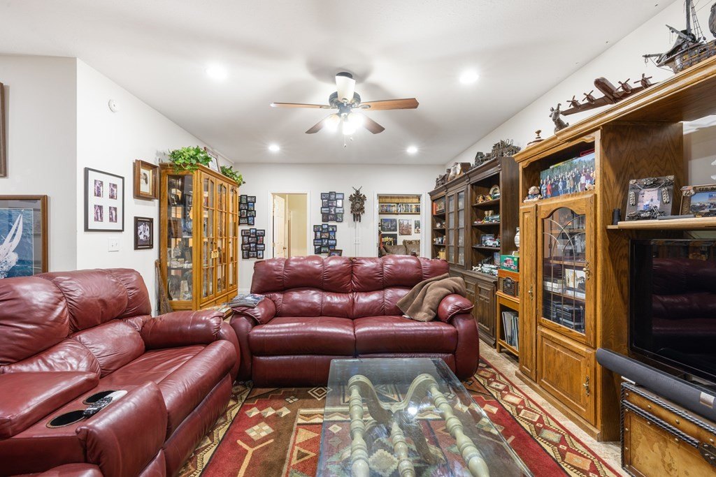 Blairsville, Georgia, 30512, United States, 3 Bedrooms Bedrooms, ,4 BathroomsBathrooms,Residential,For Sale,1895292