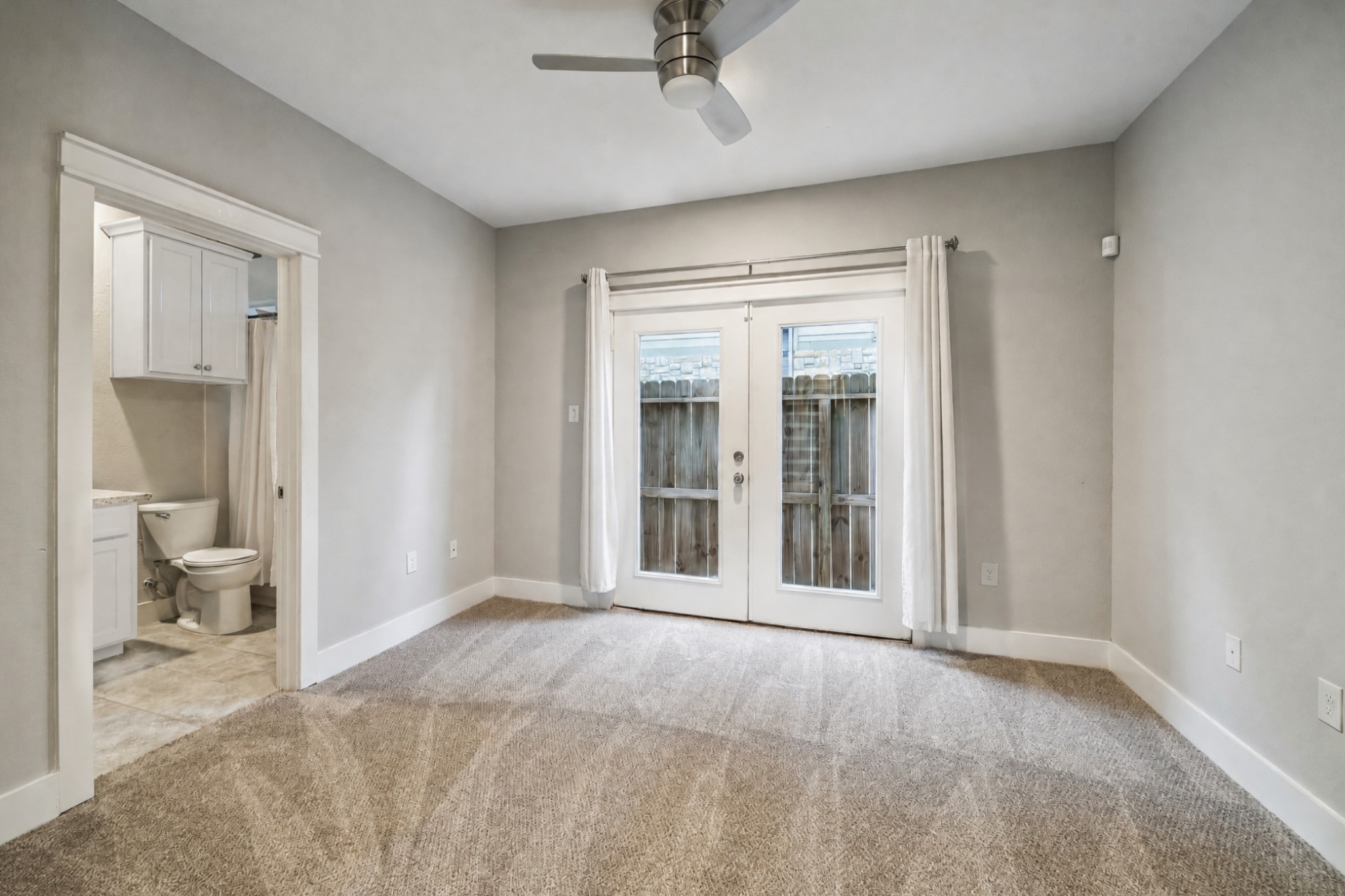  608 W 28th Street B - 物件實景