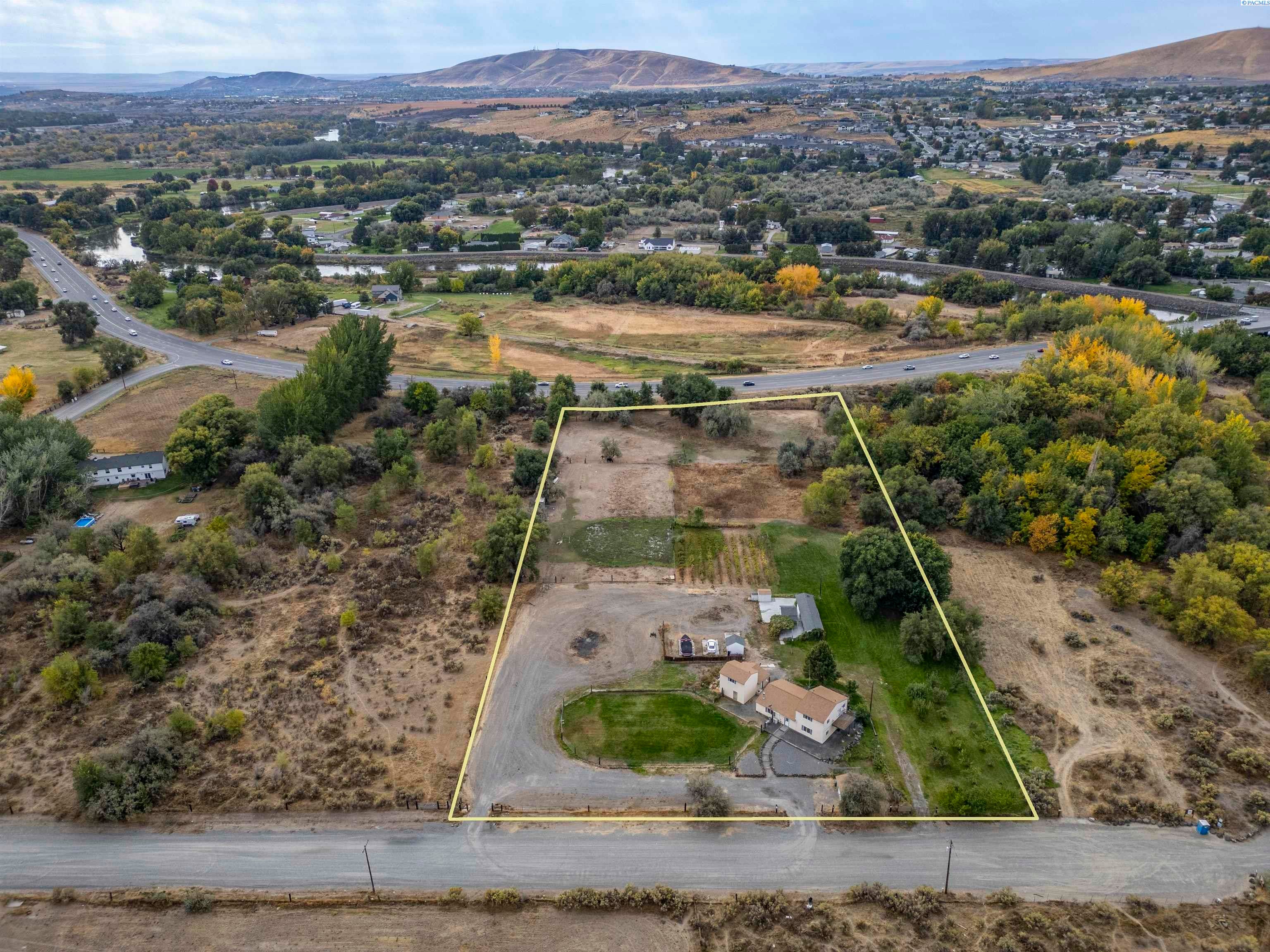 Richland, Washington, 99354, United States, 3 Bedrooms Bedrooms, ,2 BathroomsBathrooms,Residential,For Sale,1978459