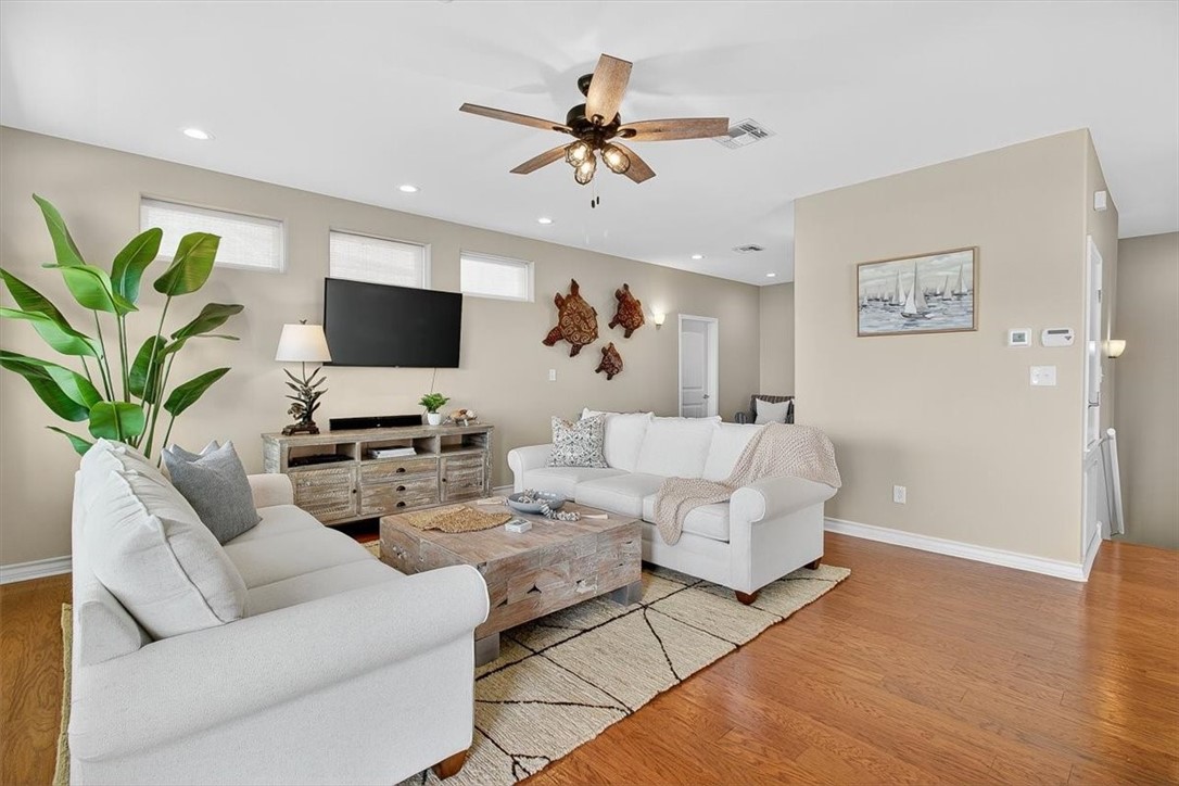Port Aransas, Texas, 78373, United States, 4 Bedrooms Bedrooms, ,5 BathroomsBathrooms,Residential,For Sale,1926125