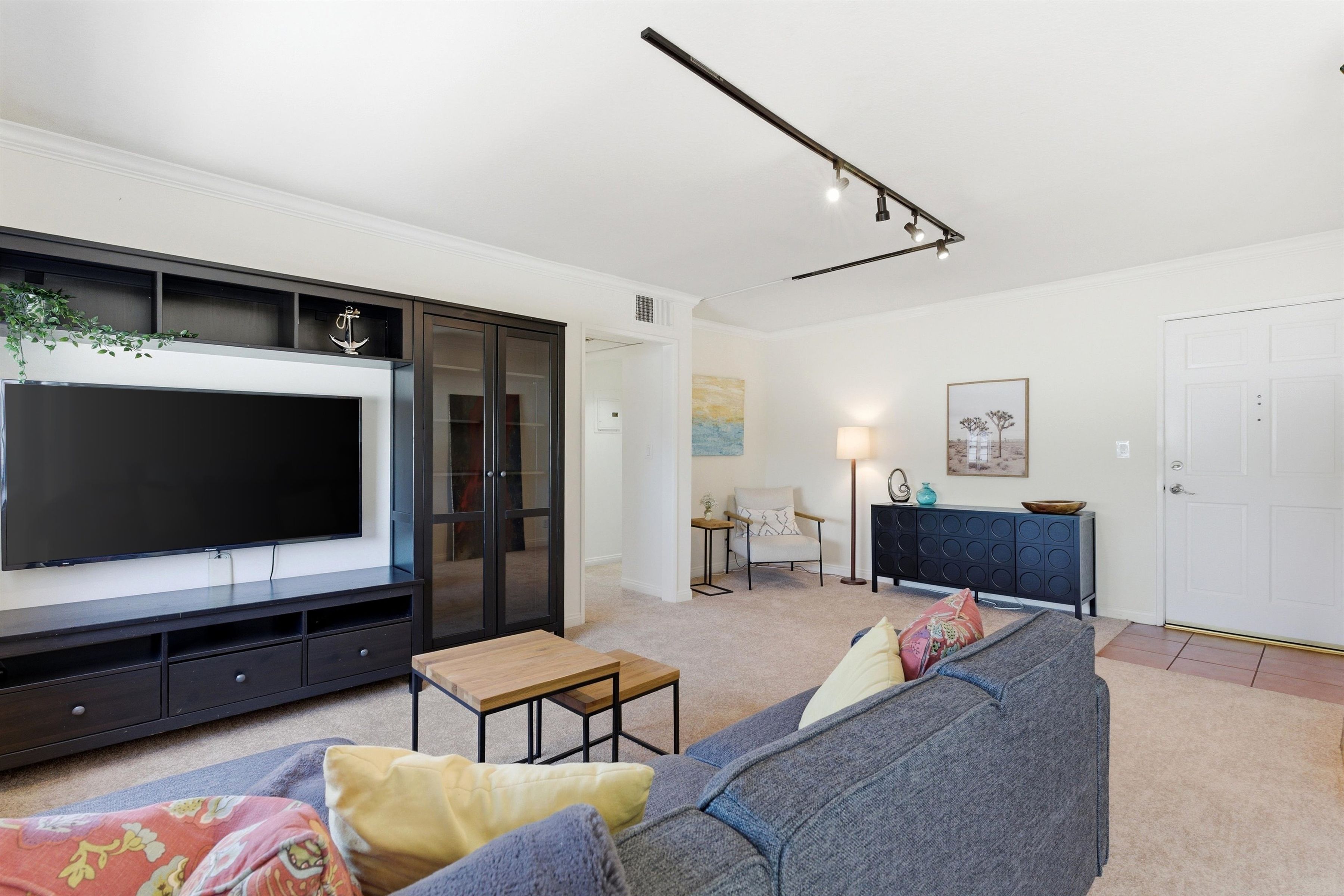  1015 East Spazier Avenue, Unit 205 - 物件實景