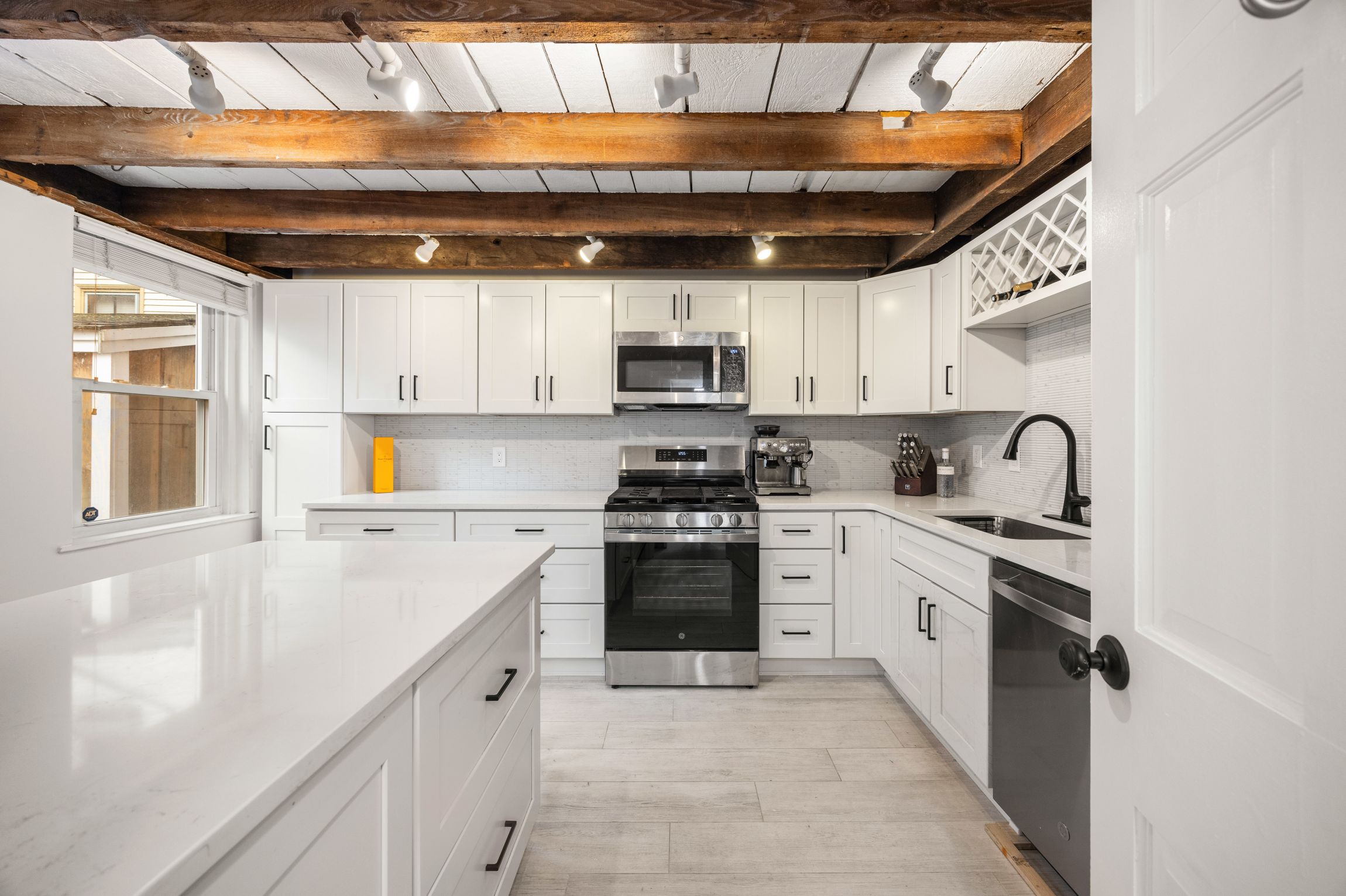  4 Mead Street Ct, Boston, MA, 02129 - 物件實景