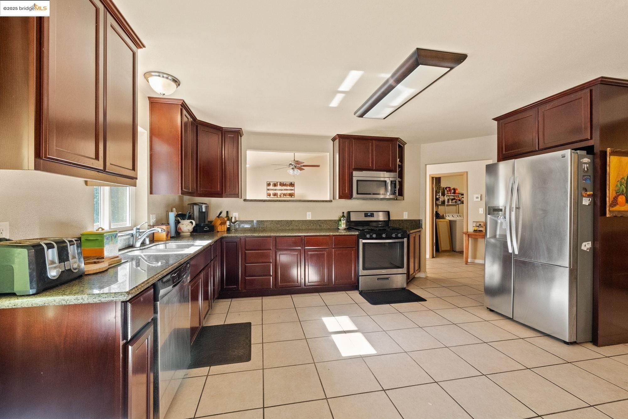 Sonora, California, 95370, United States, 5 Bedrooms Bedrooms, ,3 BathroomsBathrooms,Residential,For Sale,1979113