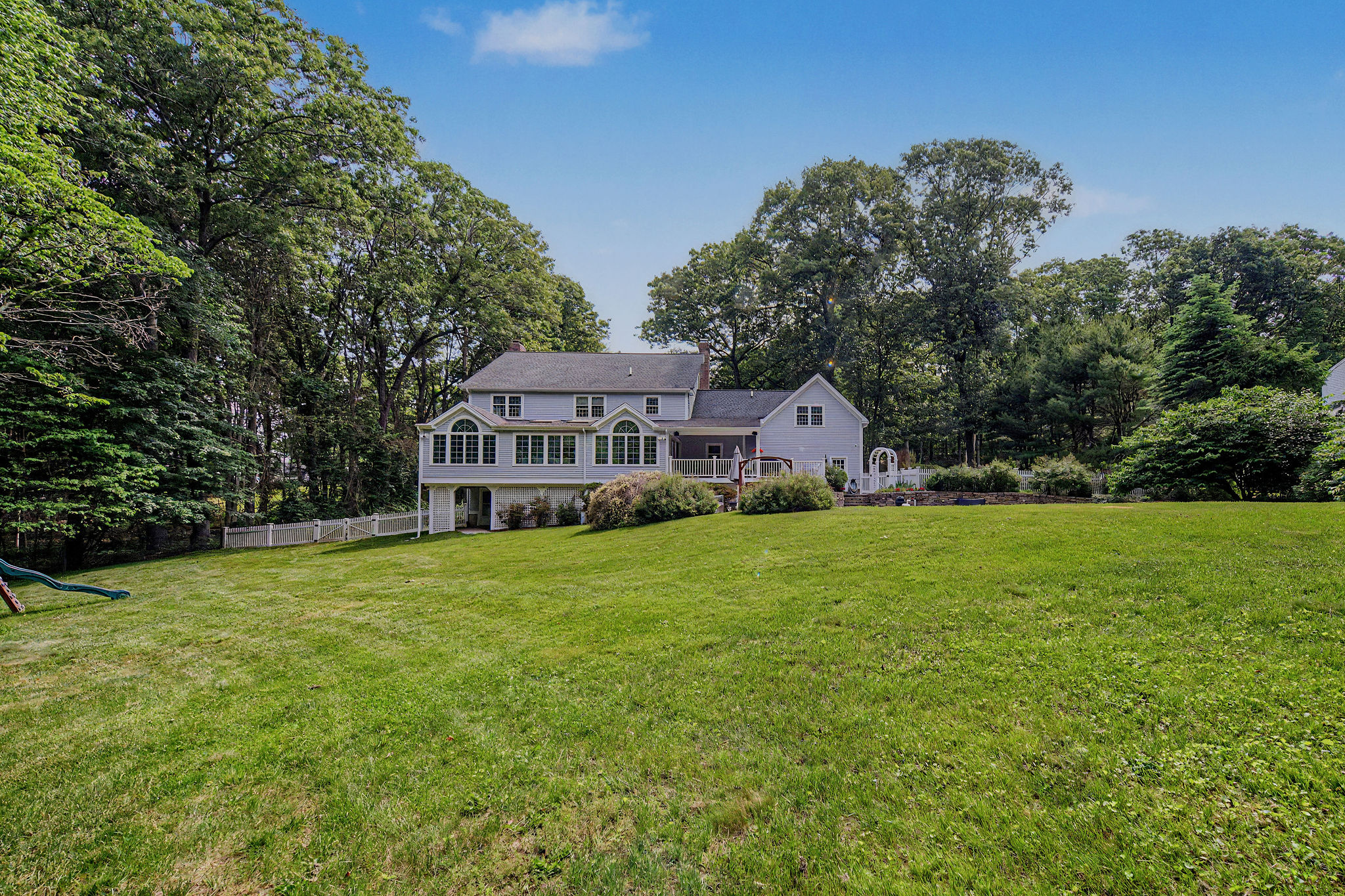  Experience shoreline luxury in this exceptional Colonial home - 物件實景