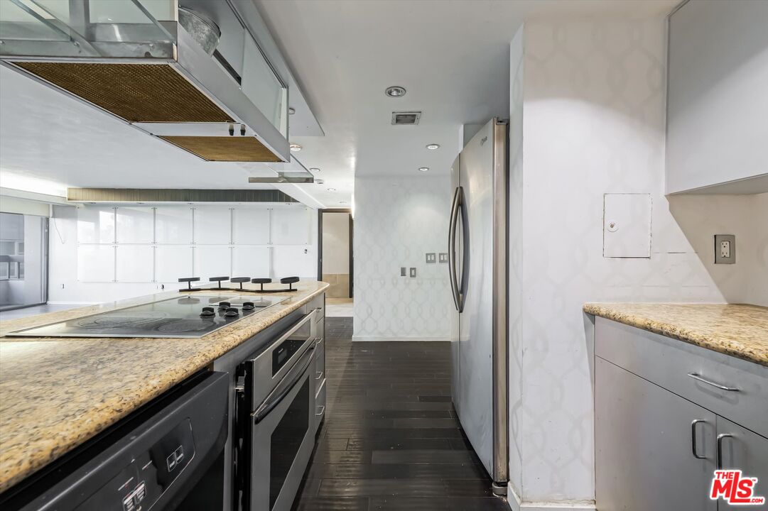 Los Angeles, California, 90024, United States, 2 Bedrooms Bedrooms, ,1 BathroomBathrooms,Residential,For Sale,1939322