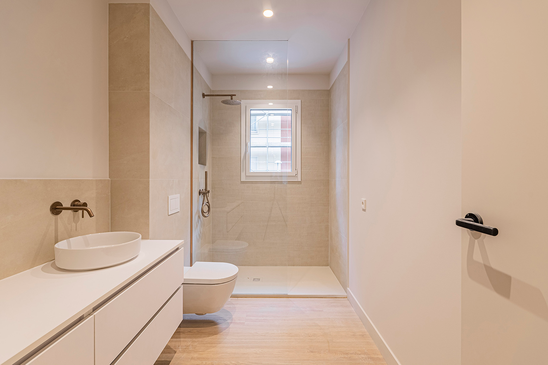  Fantastic renovated flat with large garden at the living room level - 物件實景