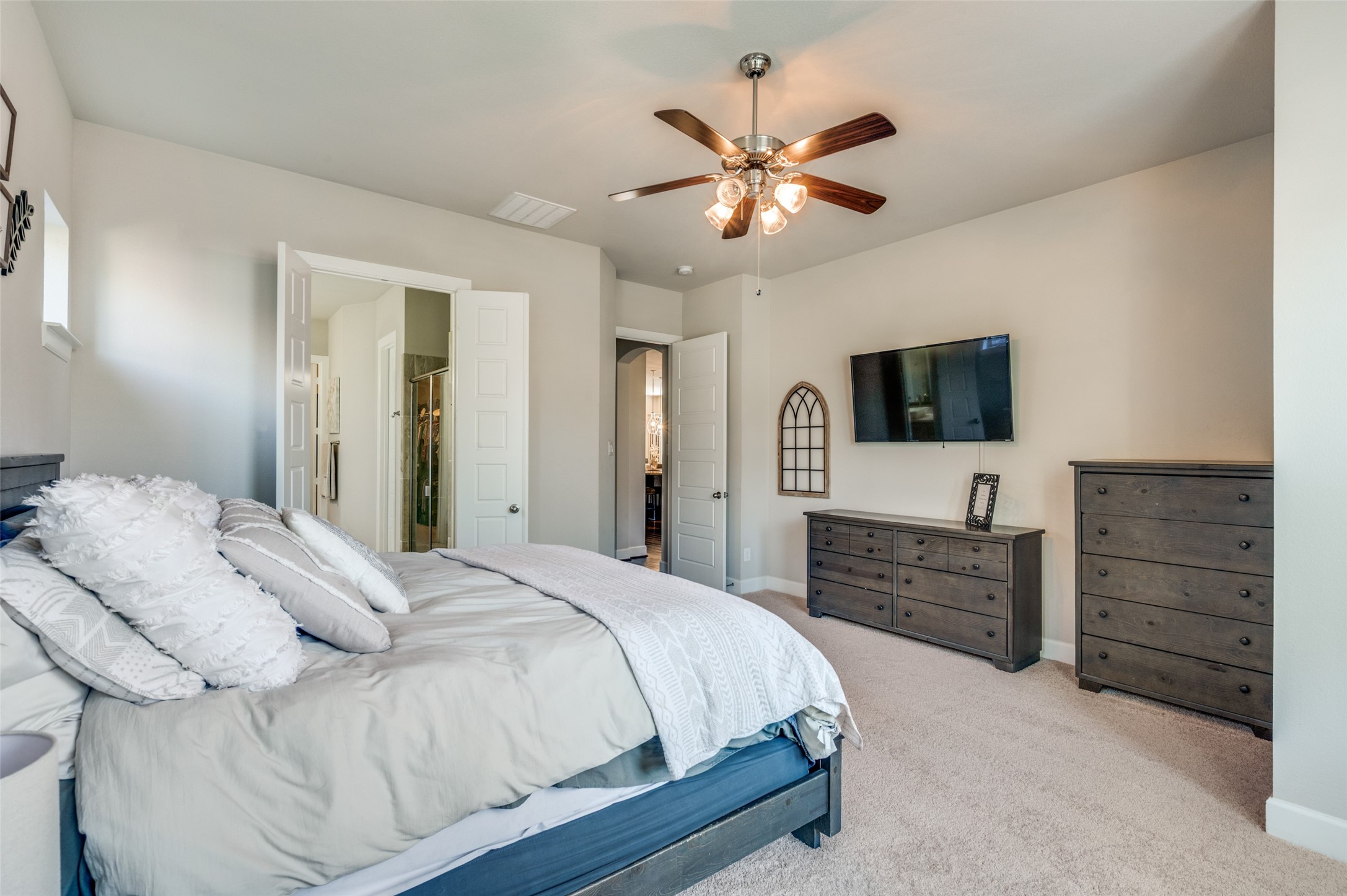 Arlington, Texas, 76005, United States, 4 Bedrooms Bedrooms, ,4 BathroomsBathrooms,Residential,For Sale,1857348