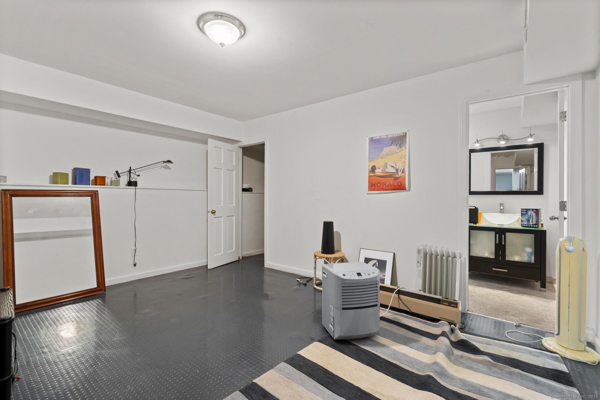 Orange, Connecticut, 06477, United States, 4 Bedrooms Bedrooms, ,8 BathroomsBathrooms,Residential,For Sale,1939481