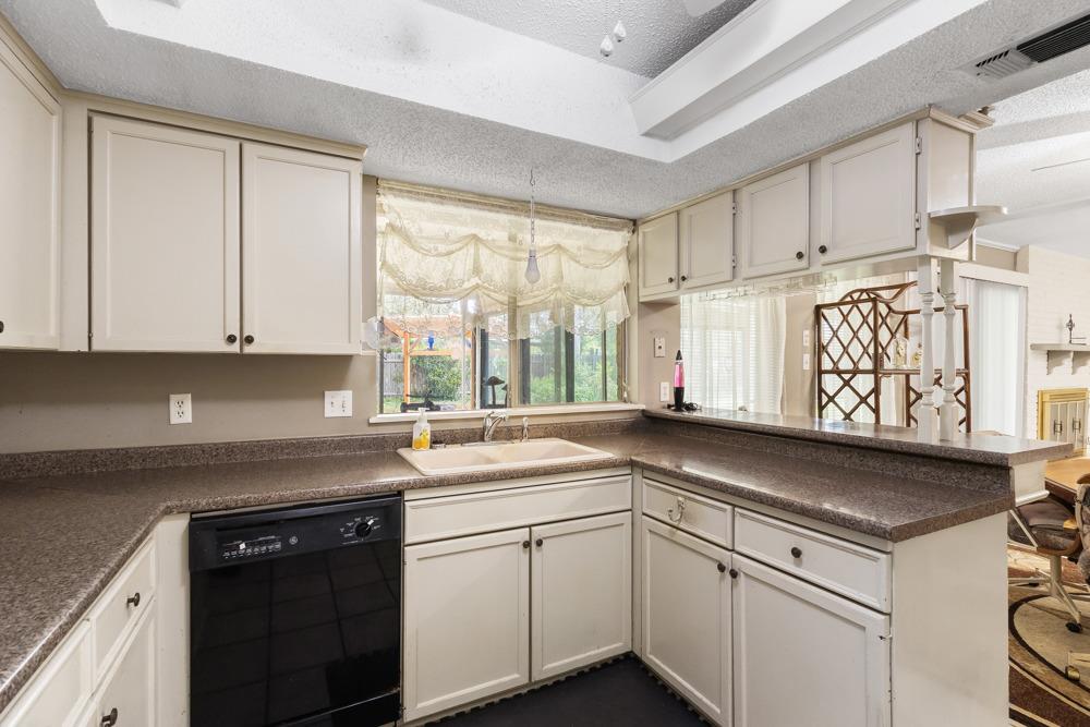 Austin, Texas, 78745, United States, 4 Bedrooms Bedrooms, ,2 BathroomsBathrooms,Residential,For Sale,1902323