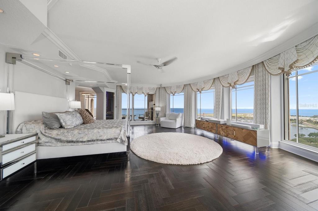 100 Beach Drive NE Unit 1900, St Petersburg, Florida, 33701, United States, 4 Bedrooms Bedrooms, ,6 BathroomsBathrooms,Residential,For Sale,100 Beach Drive NE Unit 1900,1618672