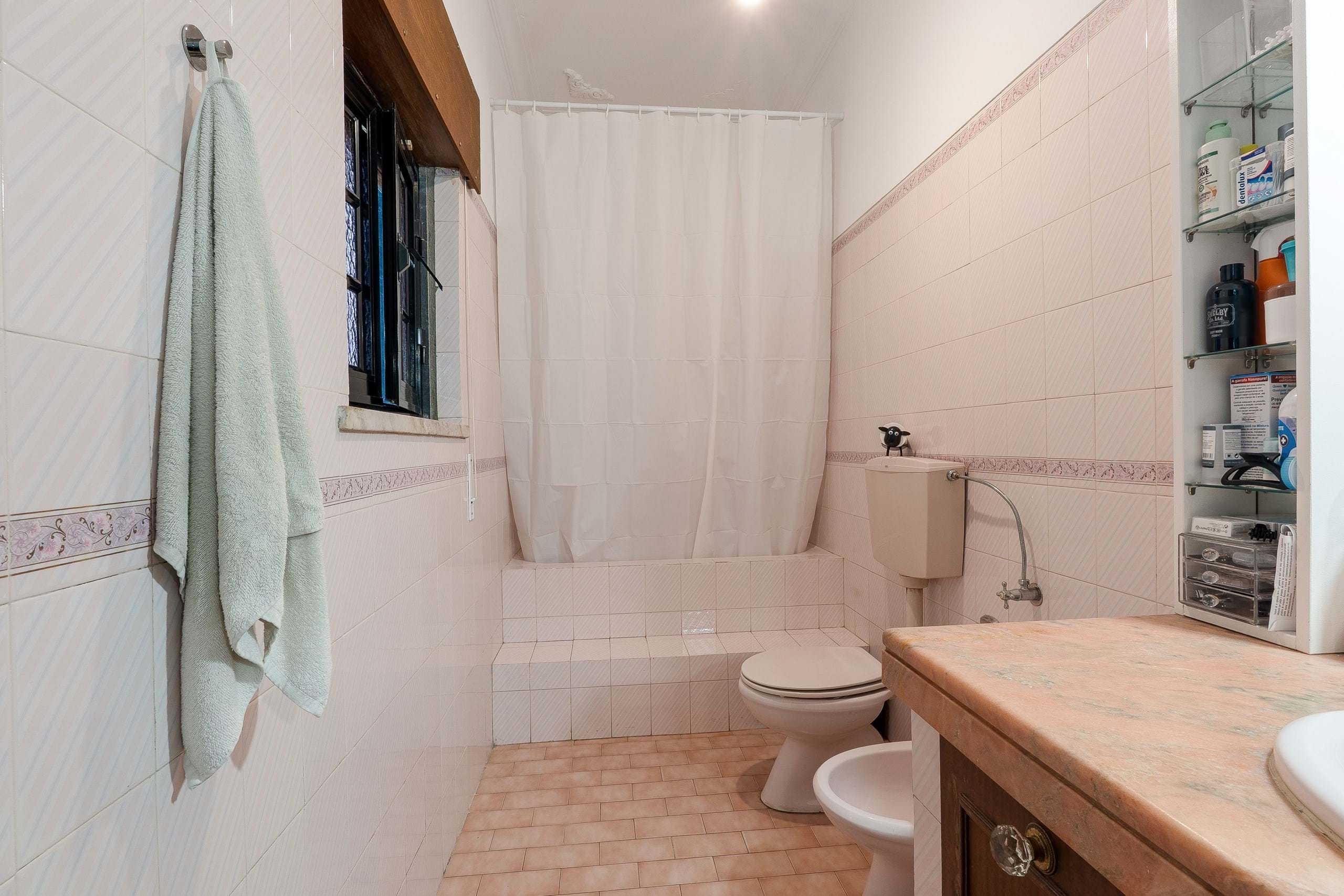 Cascais, Lisbon, 2785-261, PT, 4 Bedrooms Bedrooms, ,3 BathroomsBathrooms,Residential,For Sale,1795238