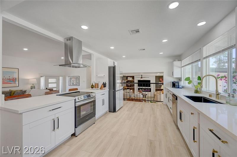Las Vegas, Nevada, 89120, United States, 4 Bedrooms Bedrooms, ,3 BathroomsBathrooms,Residential,For Sale,2047975