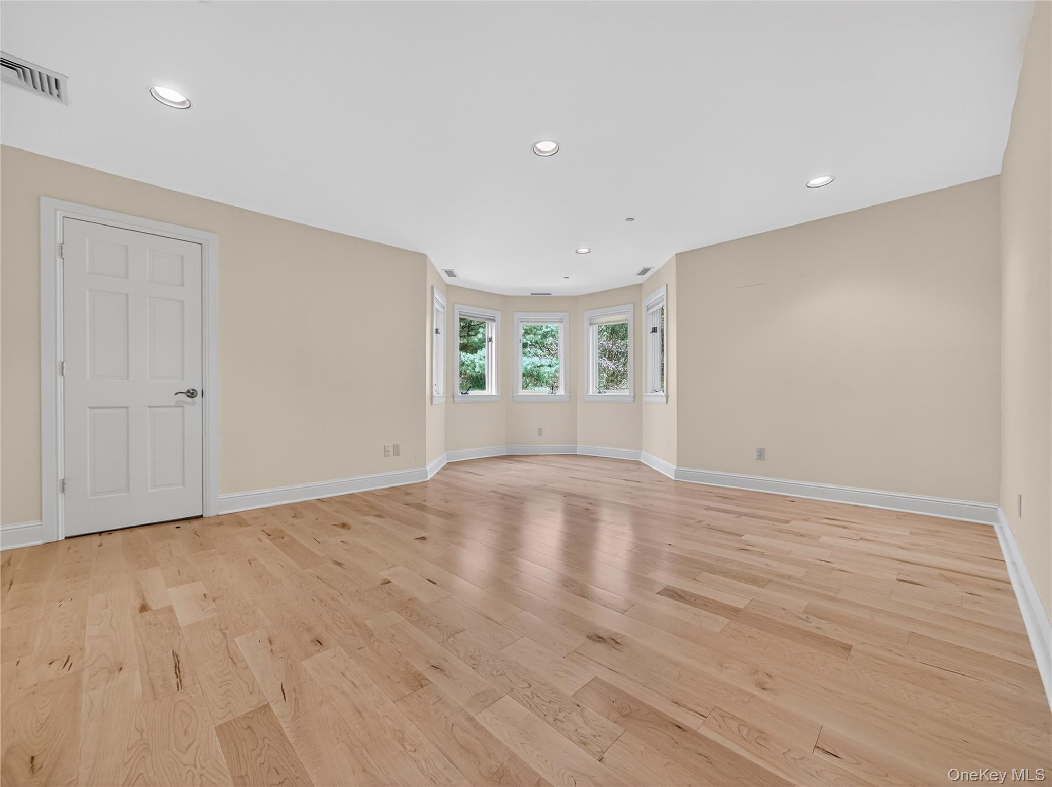 Sloatsburg, New York, 10974, United States, 5 Bedrooms Bedrooms, ,5 BathroomsBathrooms,Residential,For Sale,1982230