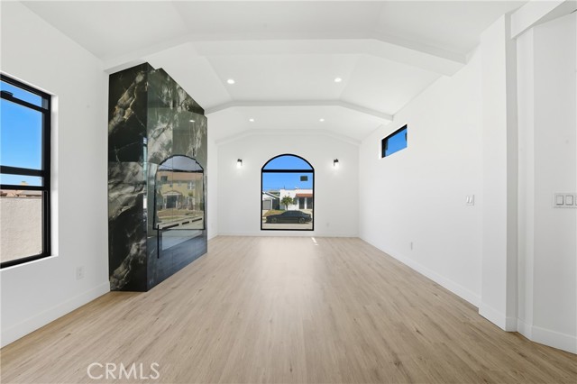 Los Angeles, California, 90043, United States, 6 Bedrooms Bedrooms, ,Residential,For Sale,1980930