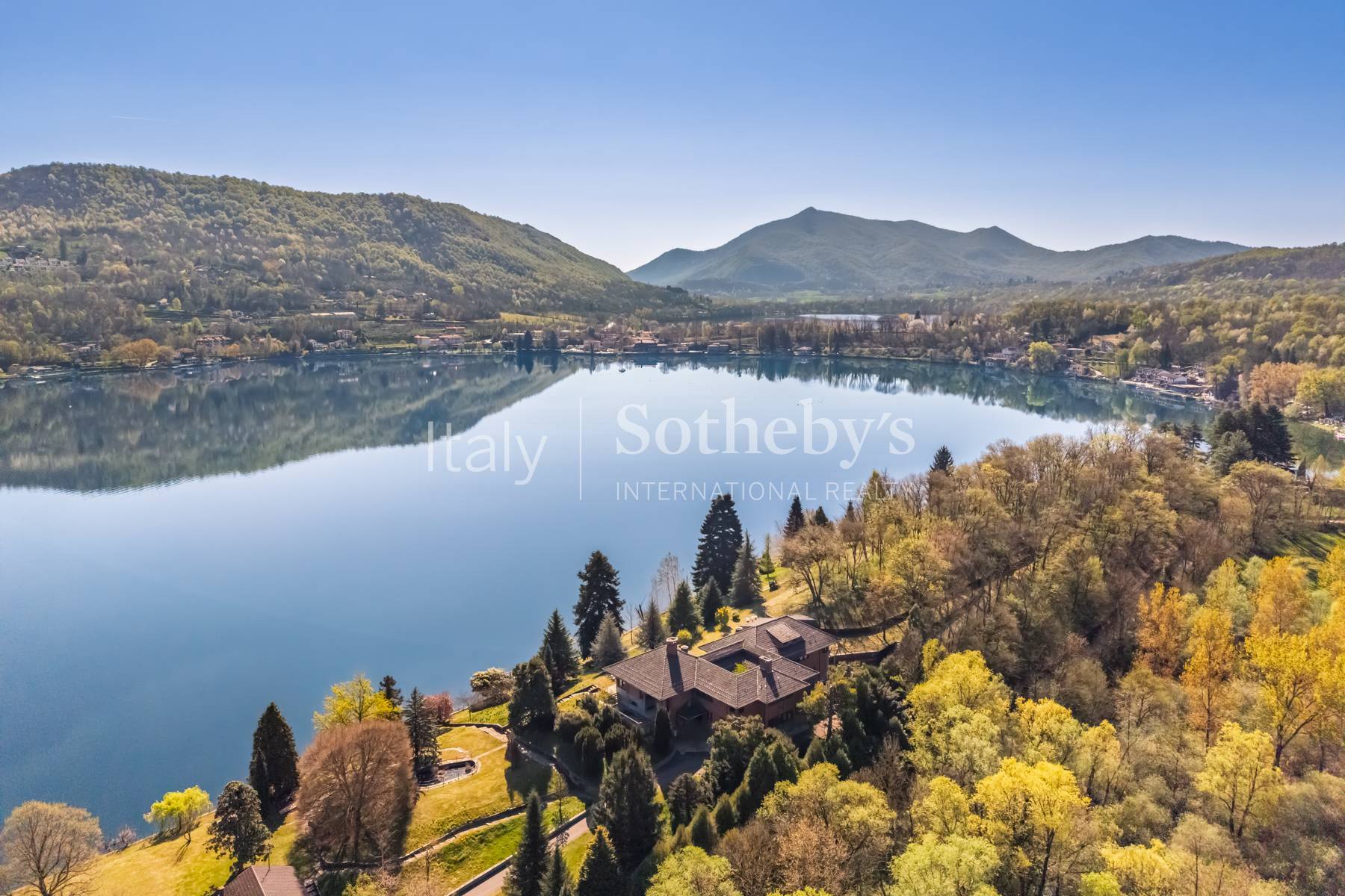  Waterfront villa with private park on Lake Avigliana - 物件實景