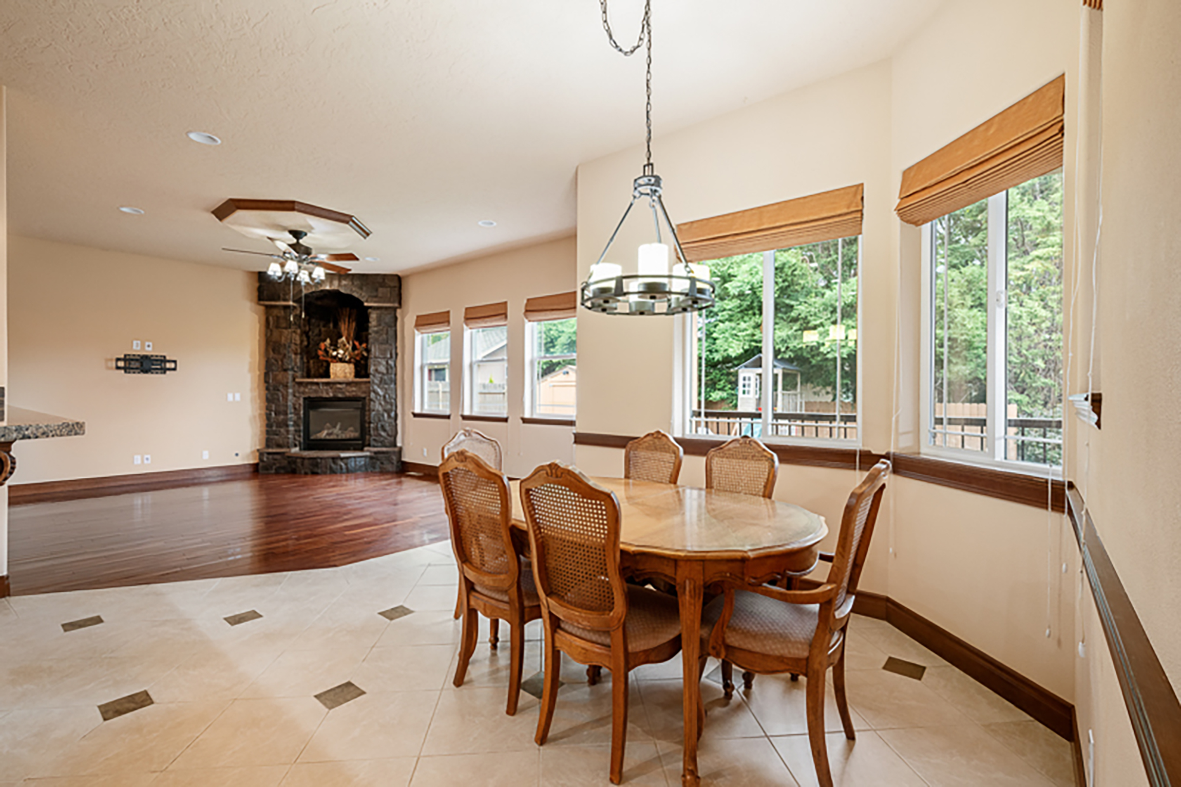  Canyon Lakes Highly Upgraded 1 Story Home - 物件實景