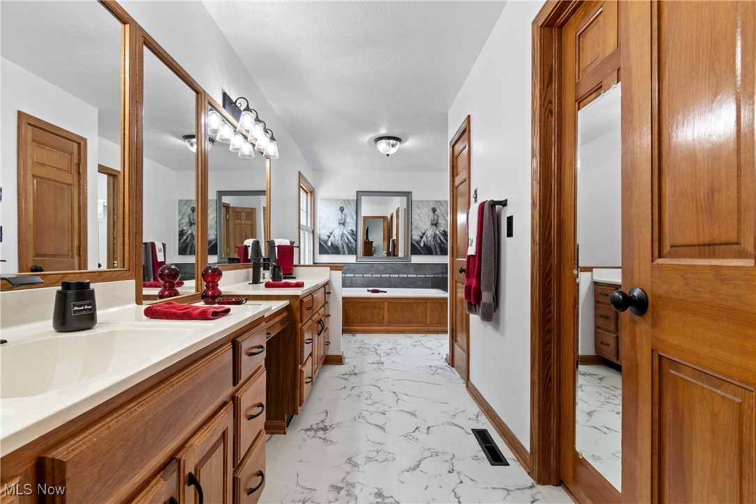 Uniontown, Ohio, 44685, United States, 5 Bedrooms Bedrooms, ,4 BathroomsBathrooms,Residential,For Sale,1947066