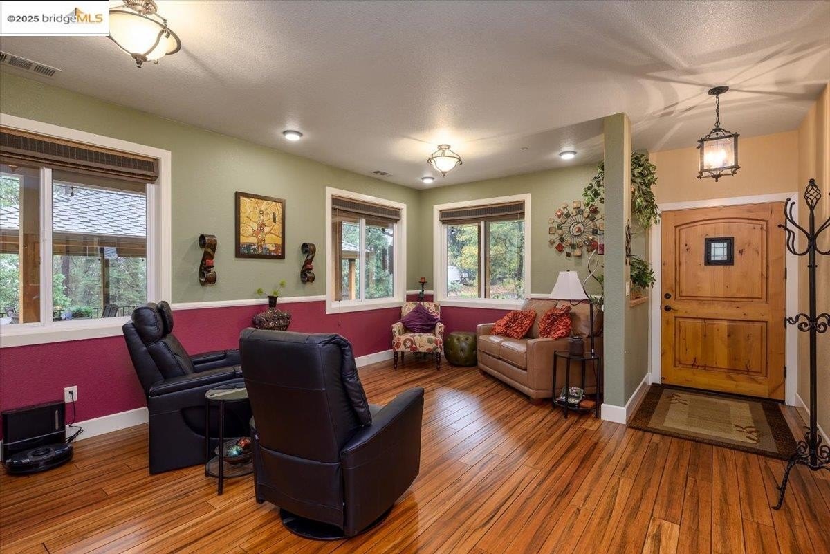 Twain Harte, California, 95383, United States, 3 Bedrooms Bedrooms, ,2 BathroomsBathrooms,Residential,For Sale,1996763