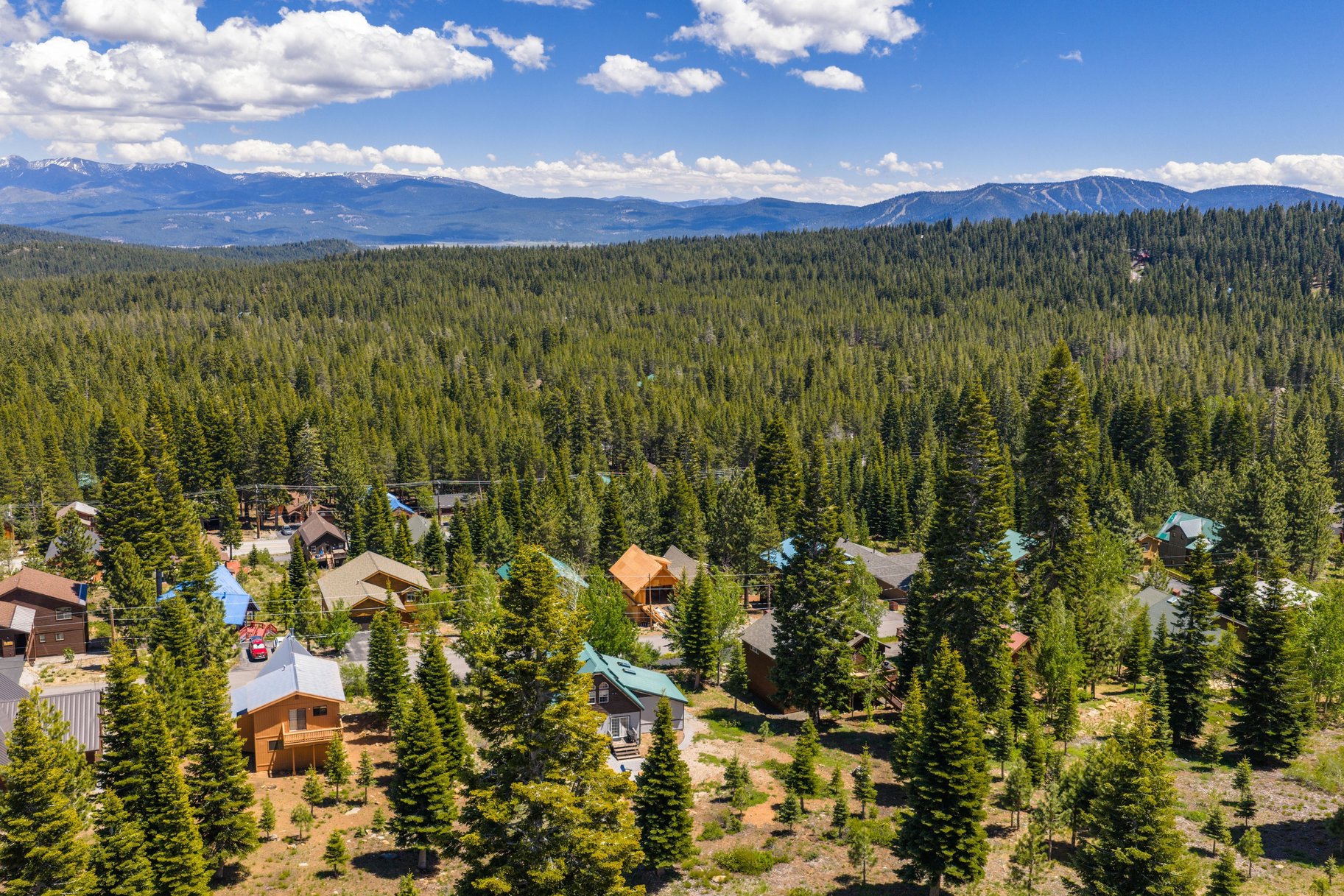  Modern Tahoe Donner Retreat with Panoramic Mountain Views & Elevated Living - 物件實景